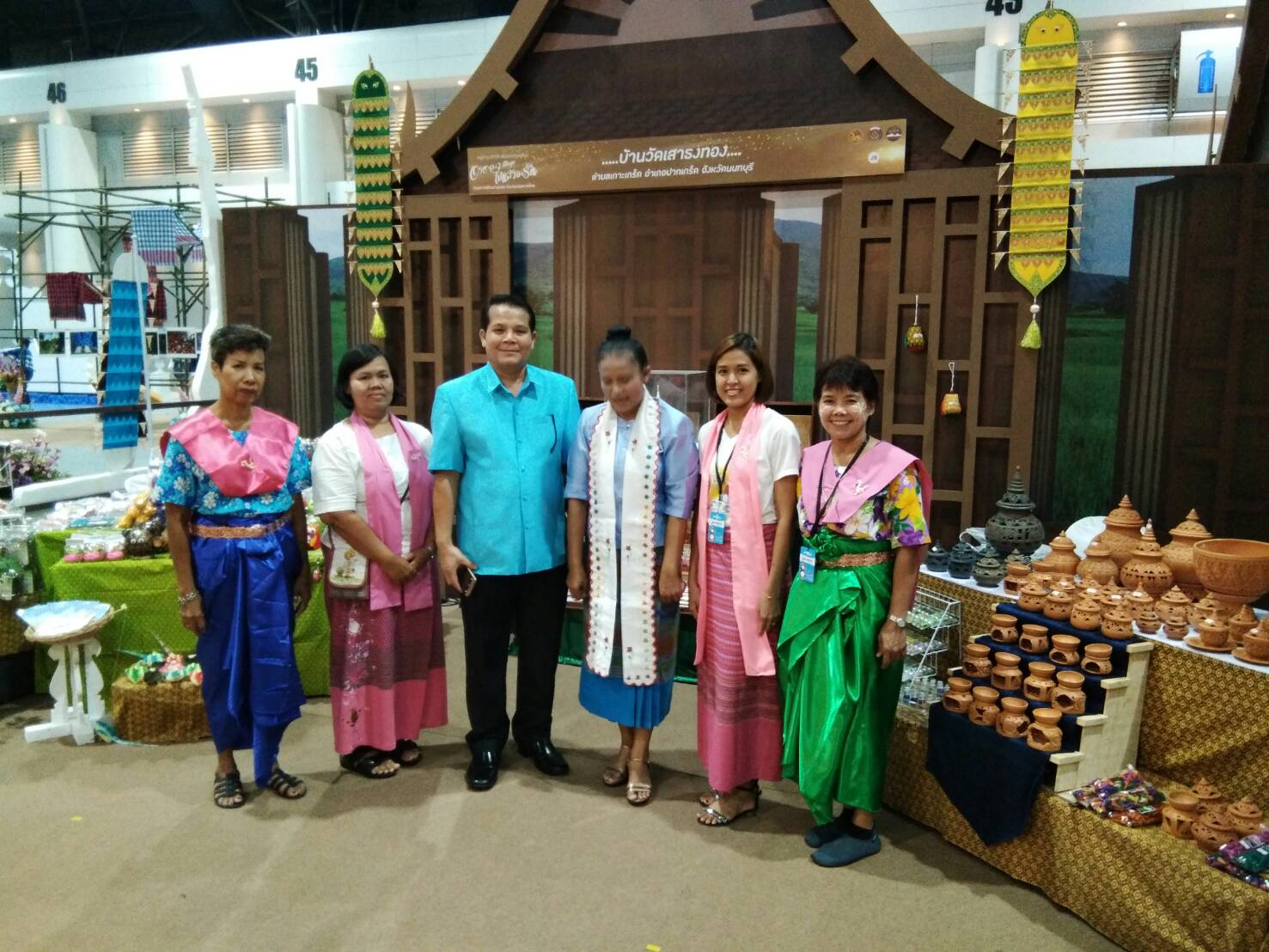 @สพจ.นนทบุรี>วันที่ 5 ตุลาคม 2561 นายนิสิต จันทร์สมวงศ์ อธิบดีกรมการพัฒนาชุมชน เป็นประธานในพิธีเปิดงานแสดง จำหน่ายผลิตภัณฑ์และบริการหมู่บ้าน OTOP เพื่อการท่องเที่ยว