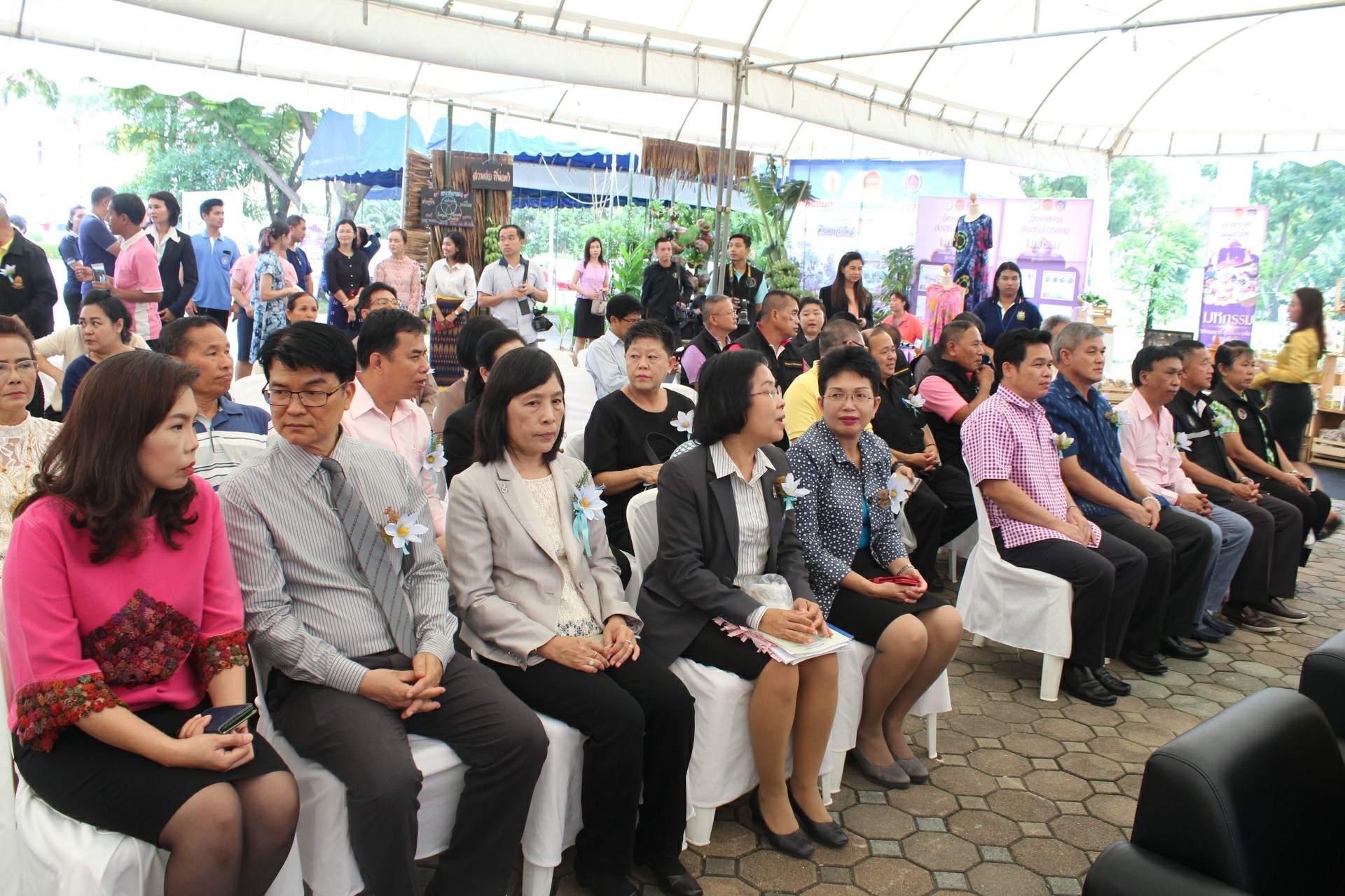 @สพจ.นนทบุรี>วันที่ 16 ตุลาคม 2561 นายชลธี ยังตรง รองผู้ว่าราชการจังหวัดนนทบุรี เป็นประธานในพิธีเปิดงานมหกรรม “วิถีคนนนท์ ชุมชนพอเพียง สู่ความยั่งยืน”