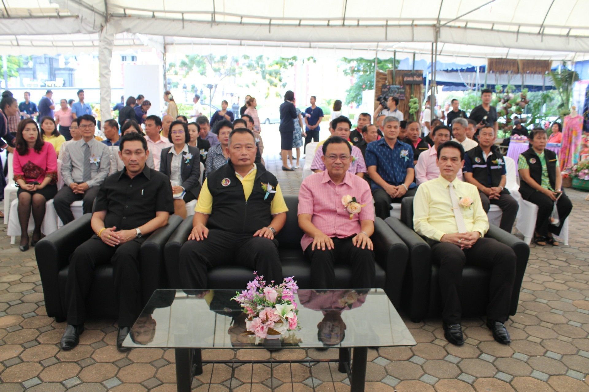 @สพจ.นนทบุรี>วันที่ 16 ตุลาคม 2561 นายชลธี ยังตรง รองผู้ว่าราชการจังหวัดนนทบุรี เป็นประธานในพิธีเปิดงานมหกรรม “วิถีคนนนท์ ชุมชนพอเพียง สู่ความยั่งยืน”