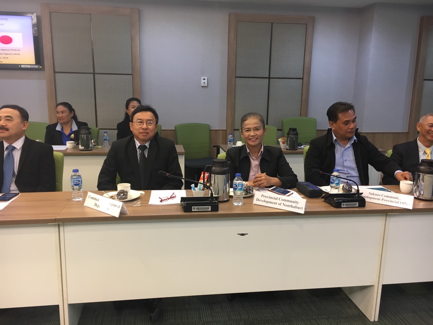 @สพจ.นนทบุรี>วันที่ 24 ตุลาคม 2561 นายอาทร พิมชะนก พัฒนาการจังหวัดนนทบุรี มอบหมายให้ นางวชิรพร แจ้งเอี่ยม หัวหน้ากลุ่มงานส่งเสริมการพัฒนาชุมชน