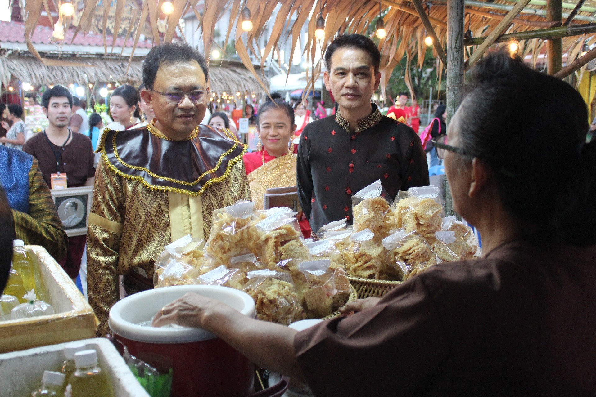 @สพจ.นนทบุรี>วันที่ 1 พฤศจิกายน 2561 นายชลธี ยังตรง รองผู้ว่าราชการจังหวัดนนทบุรี เป็นประธานใน พิธีเปิดงาน ”ไทยนิยม ยั่งยืน” โครงการชุมชนท่องเที่ยว OTOP นวัตวิถี อำเภอบางใหญ่