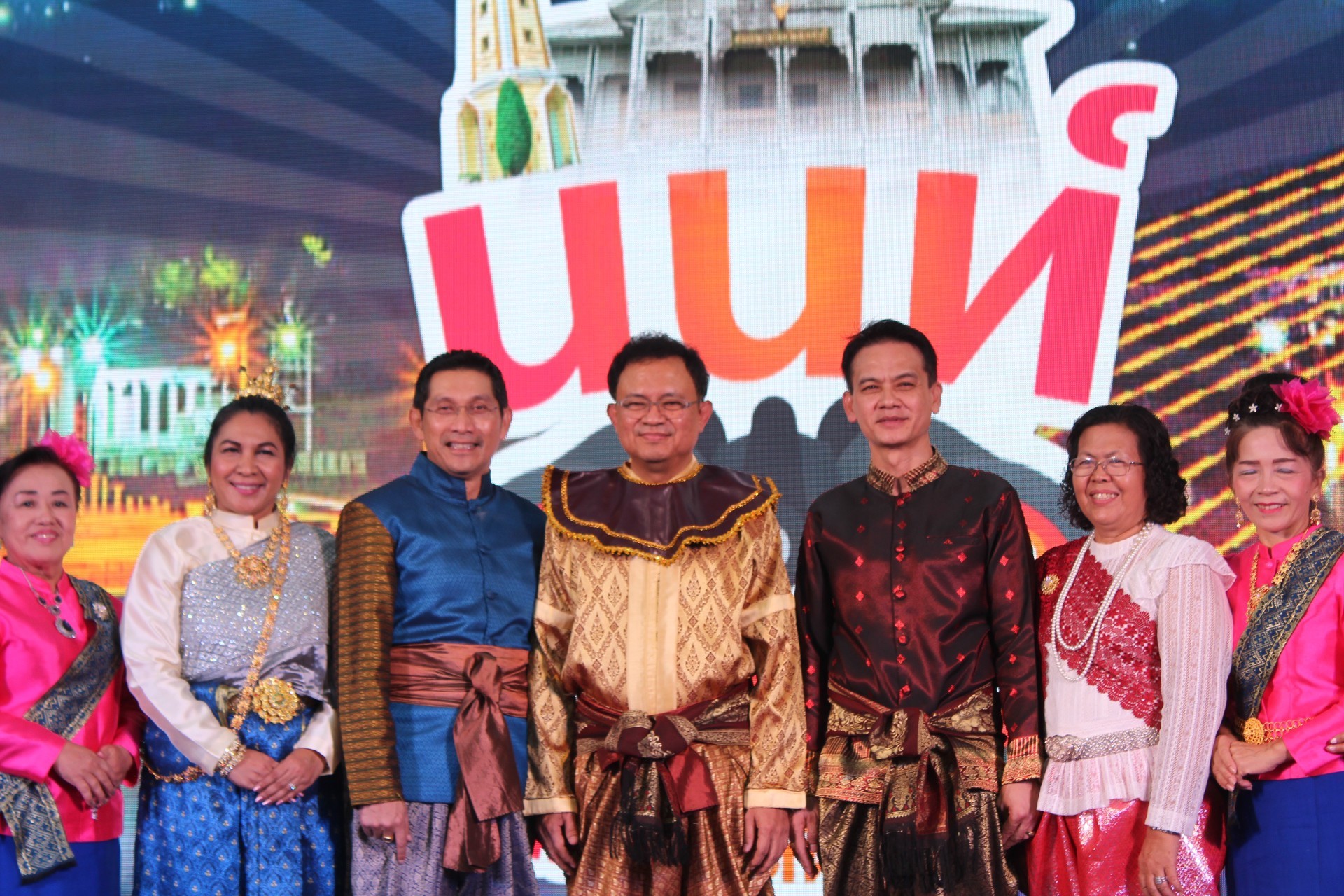 @สพจ.นนทบุรี>วันที่ 1 พฤศจิกายน 2561 นายชลธี ยังตรง รองผู้ว่าราชการจังหวัดนนทบุรี เป็นประธานใน พิธีเปิดงาน ”ไทยนิยม ยั่งยืน” โครงการชุมชนท่องเที่ยว OTOP นวัตวิถี อำเภอบางใหญ่