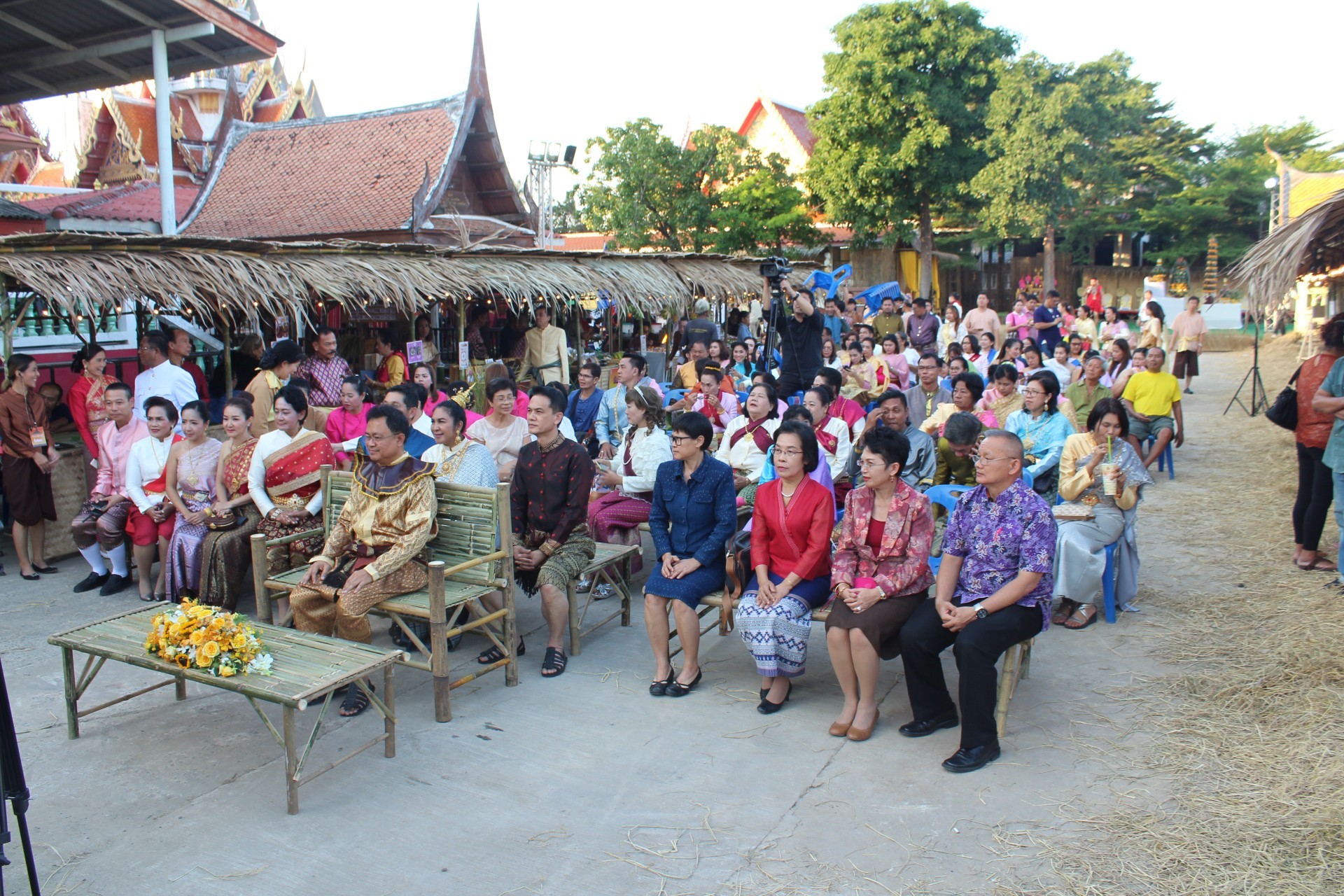 @สพจ.นนทบุรี>วันที่ 1 พฤศจิกายน 2561 นายชลธี ยังตรง รองผู้ว่าราชการจังหวัดนนทบุรี เป็นประธานใน พิธีเปิดงาน ”ไทยนิยม ยั่งยืน” โครงการชุมชนท่องเที่ยว OTOP นวัตวิถี อำเภอบางใหญ่