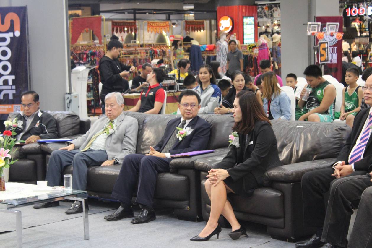 @สพจ.นนทบุรี>วันที่ 1 พฤศจิกายน 2561 นายชลธี ยังตรง รองผู้ว่าราชการจังหวัดนนทบุรี เป็นประธานในพิธีเปิดงานเปิดโครงการ การแข่งขันบาสเกตบอล