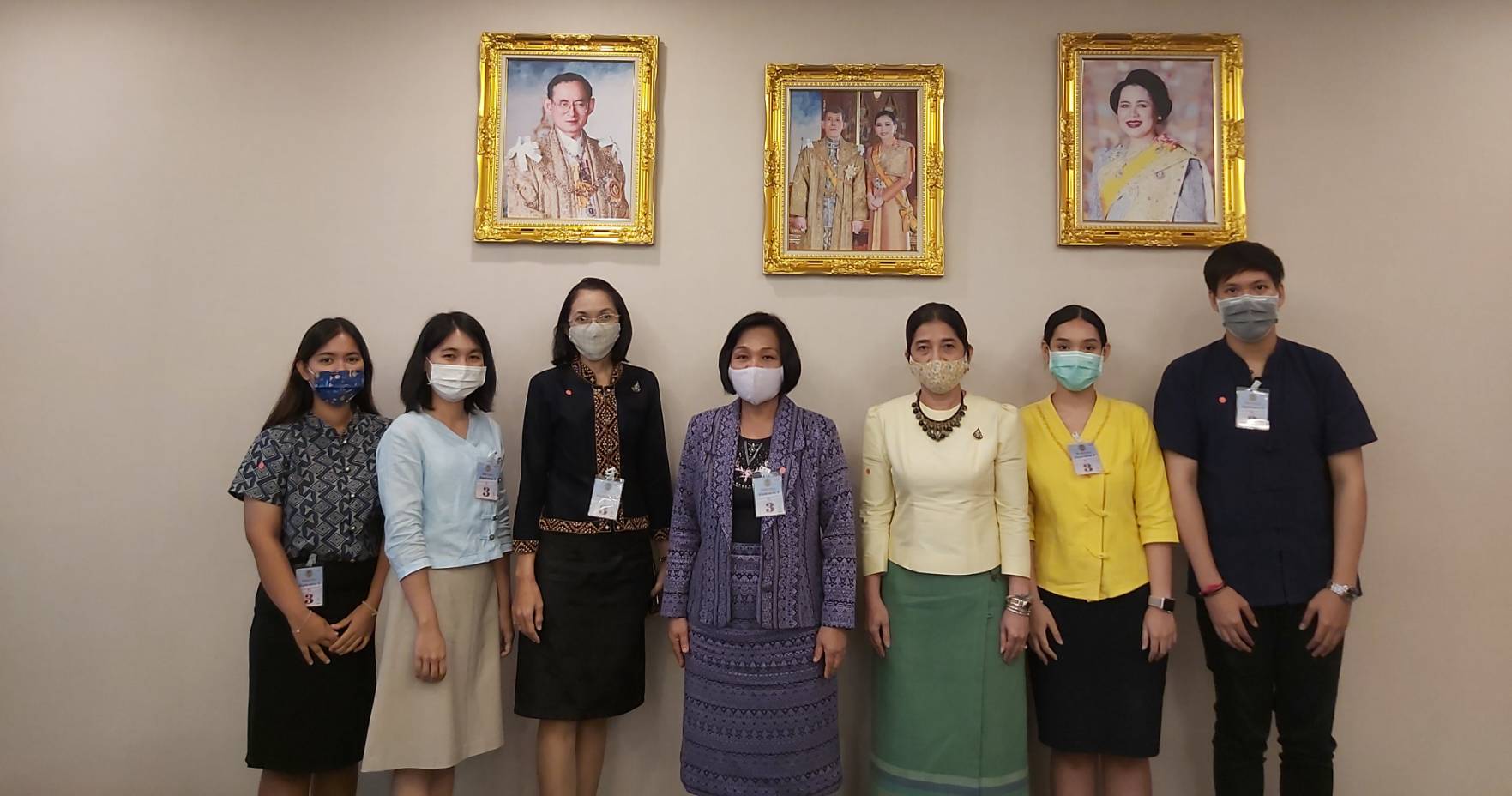 นายกอบศักดิ์ ภูตระกูล รองเลขาธิการนายกรัฐมนตรีฝ่ายการเมือง เป็นประธานการประชุมหารือแนวทางสนับสนุนผู้ประกอบการ SMEs ในการขายสินค้า และผลิตภัณฑ์ชุมชนผ่านช่องทางออนไลน์