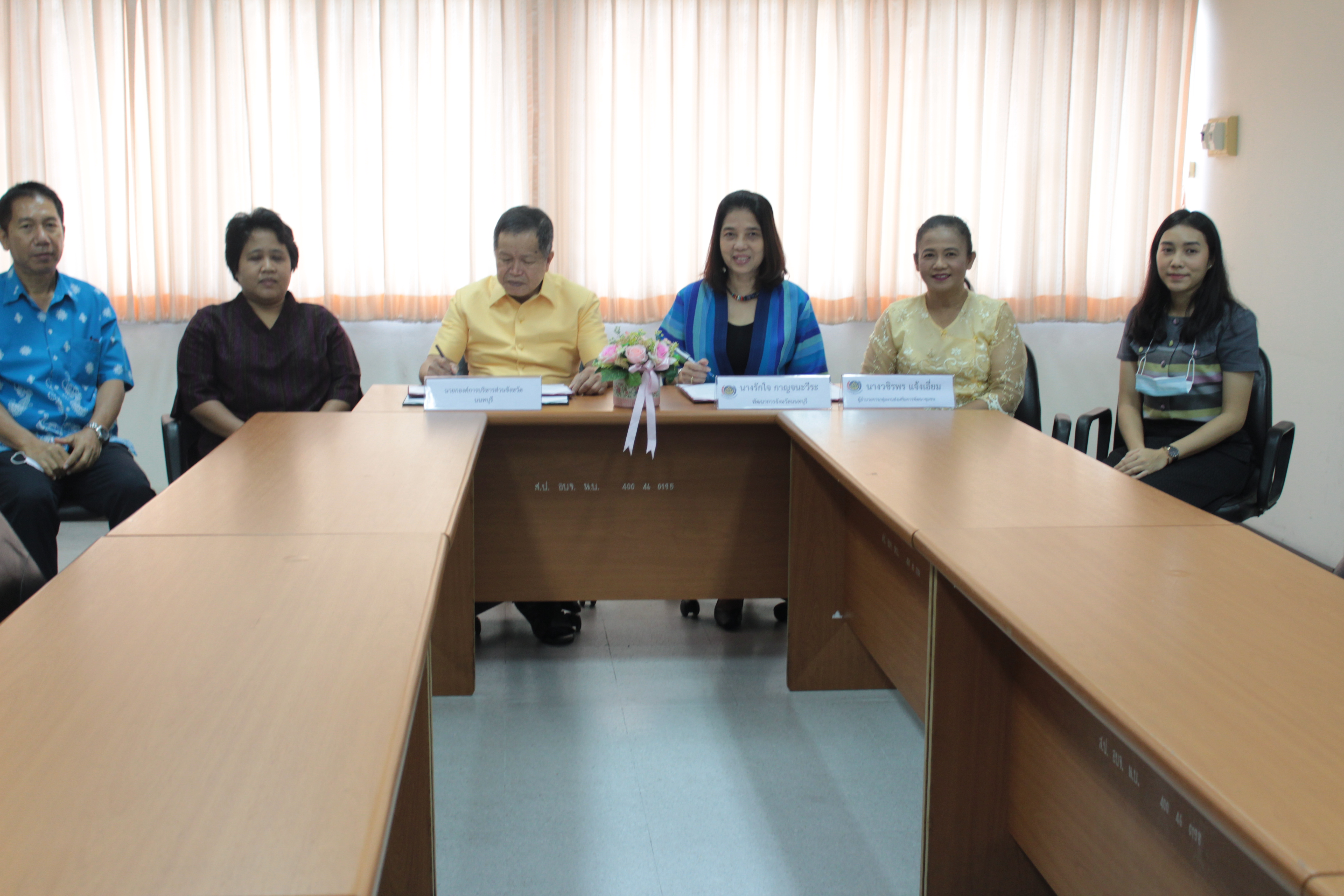 พช.นนทบุรี ร่วมเซ็น MOU กับอบจ. จัดงานตลาดนัดสินค้า OTOP  หวังผลักดันสินค้าOTOP ช่วยพลิกฟื้นและกระตุ้นเศรษฐกิจ