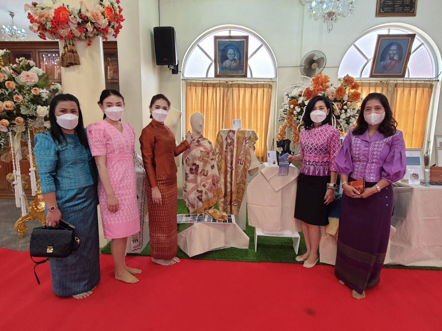 พช.นนทบุรี ร่วมประกอบพิธีทำบุญตักบาตรเฉลิมพระเกียรติ และพิธีเจริญพระพุทธมนต์ถวายพระกุศลแด่ สมเด็จพระเจ้าลูกเธอ เจ้าฟ้าสิริวัณณวรี นารีรัตนราชกัญญา เนื่องในโอกาสวันคล้ายวันประสูติ 8 มกราคม 2566 พร้อมร่วมจัดแสดงนิทรรศการ ผ้าลายขอพระราชทาน “ผ้าลายขอเจ้าฟ้าสิริวัณณวรีฯ”