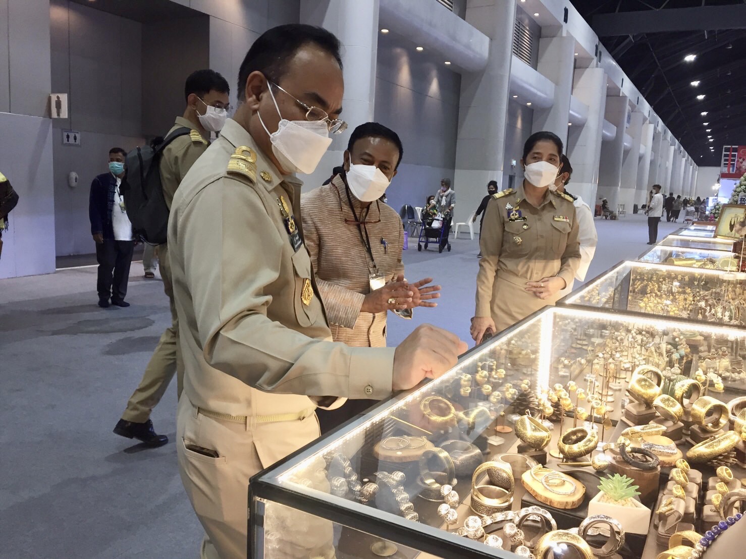 ผู้ว่าราชการจังหวัดนนทบุรี ร่วมพิธีเปิดงาน OTOP CITY 2022 มอบความสุขจากภูมิปัญญา ส่งต่อคุณค่าจากฝีมือคนไทย