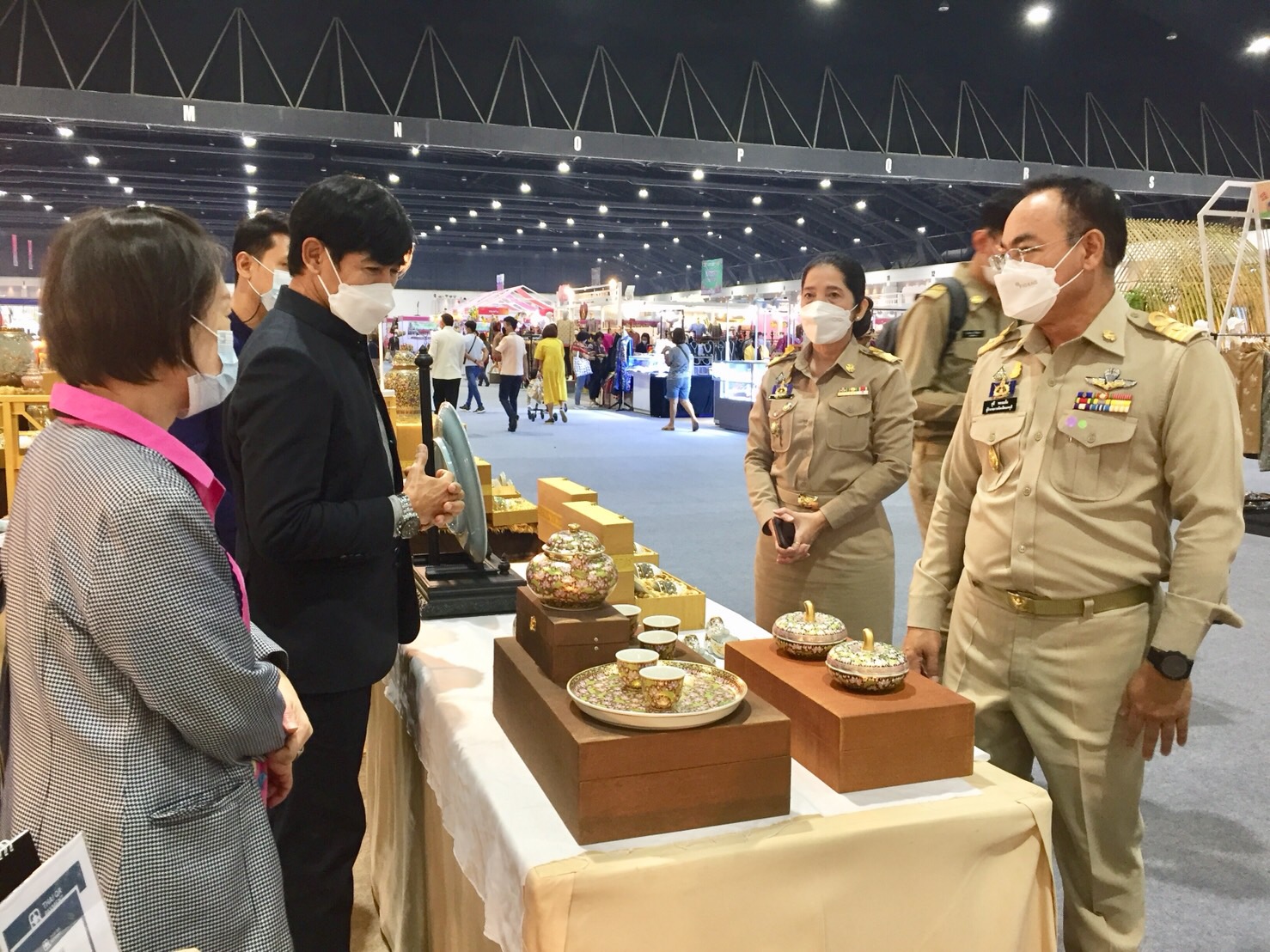 ผู้ว่าราชการจังหวัดนนทบุรี ร่วมพิธีเปิดงาน OTOP CITY 2022 มอบความสุขจากภูมิปัญญา ส่งต่อคุณค่าจากฝีมือคนไทย