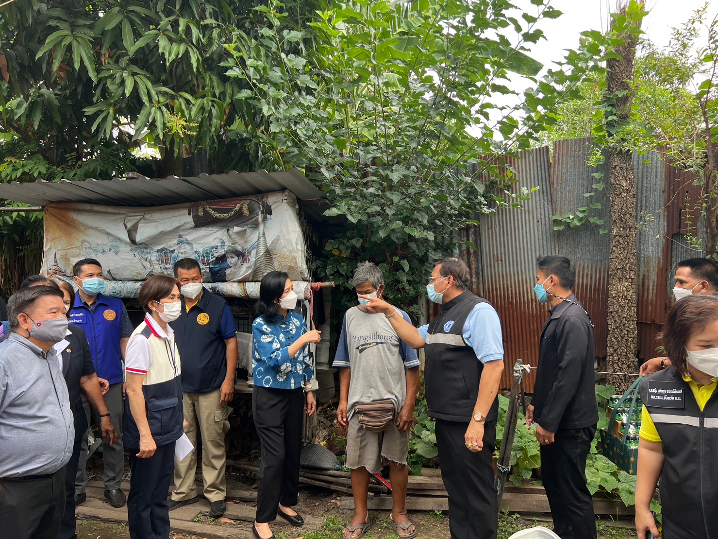 จังหวัดนนทบุรี ปูพรมลงพื้นที่ติดตามครัวเรือนตามการดำเนินงานขจัดความยากจนและพัฒนาคนทุกช่วงวัยอย่างยั่งยืนตามหลักปรัชญาของเศรษฐกิจพอเพียง พื้นที่อำเภอบางกรวย
