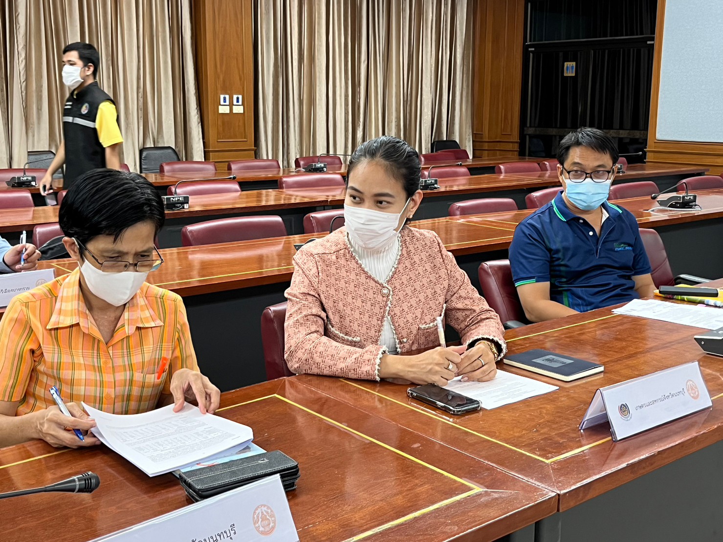 พ่อเมืองจังหวัดนนทบุรี เข้ม ย้ำทุกภาคส่วนเร่งบูรณาการขจัดความยากจนและพัฒนาคนทุกช่วงวัยฯ ให้เกิดความยั่งยืน