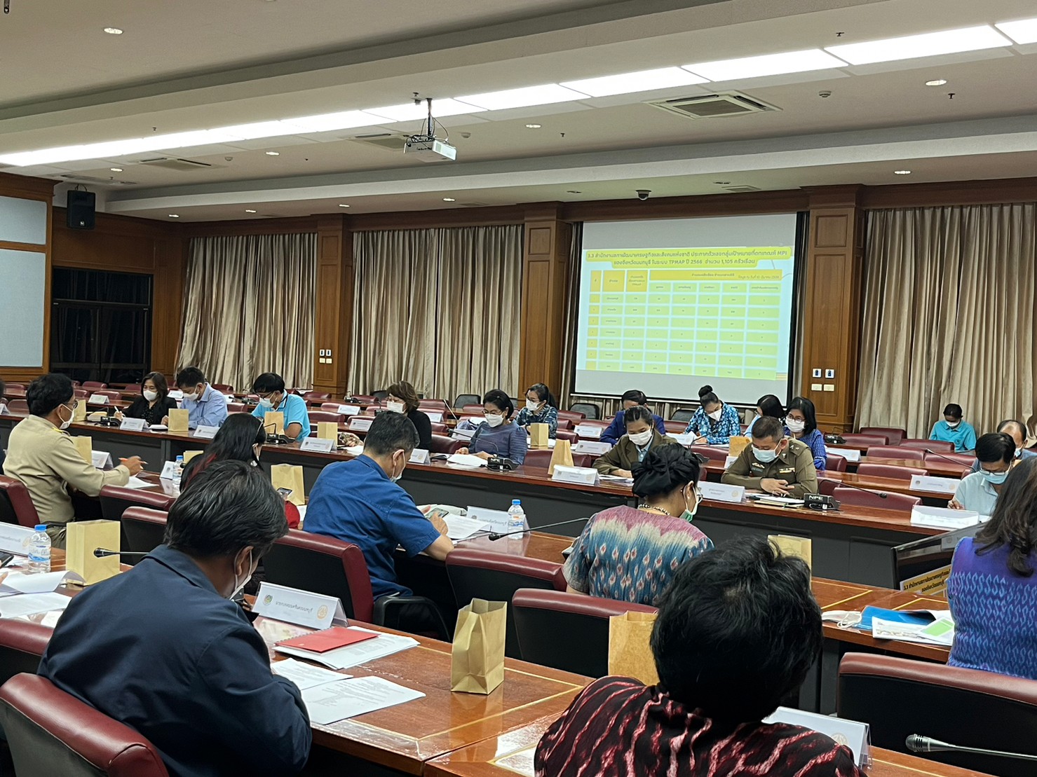 พ่อเมืองจังหวัดนนทบุรี เข้ม ย้ำทุกภาคส่วนเร่งบูรณาการขจัดความยากจนและพัฒนาคนทุกช่วงวัยฯ ให้เกิดความยั่งยืน