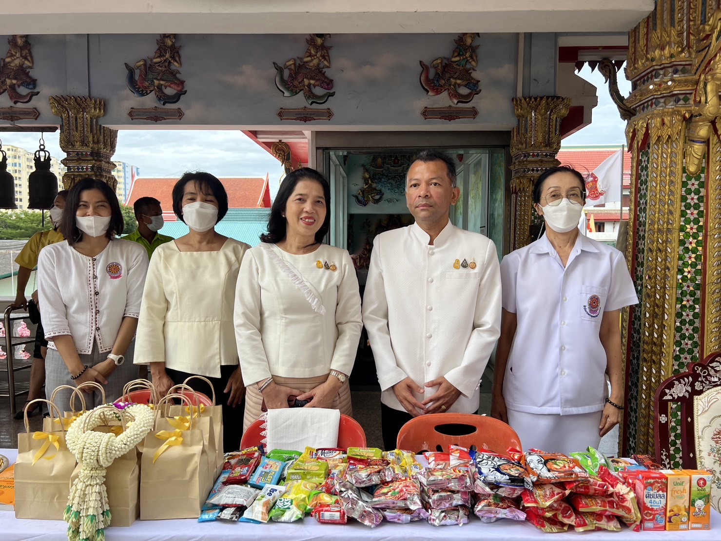พจ.นนทบุรี ร่วมพิธีทำบุญตักบาตรถวายพระกุศลสมเด็จพระอริยวงศาคตญาณ สมเด็จพระสังฆราช สกลมหาสังฆปริณายก