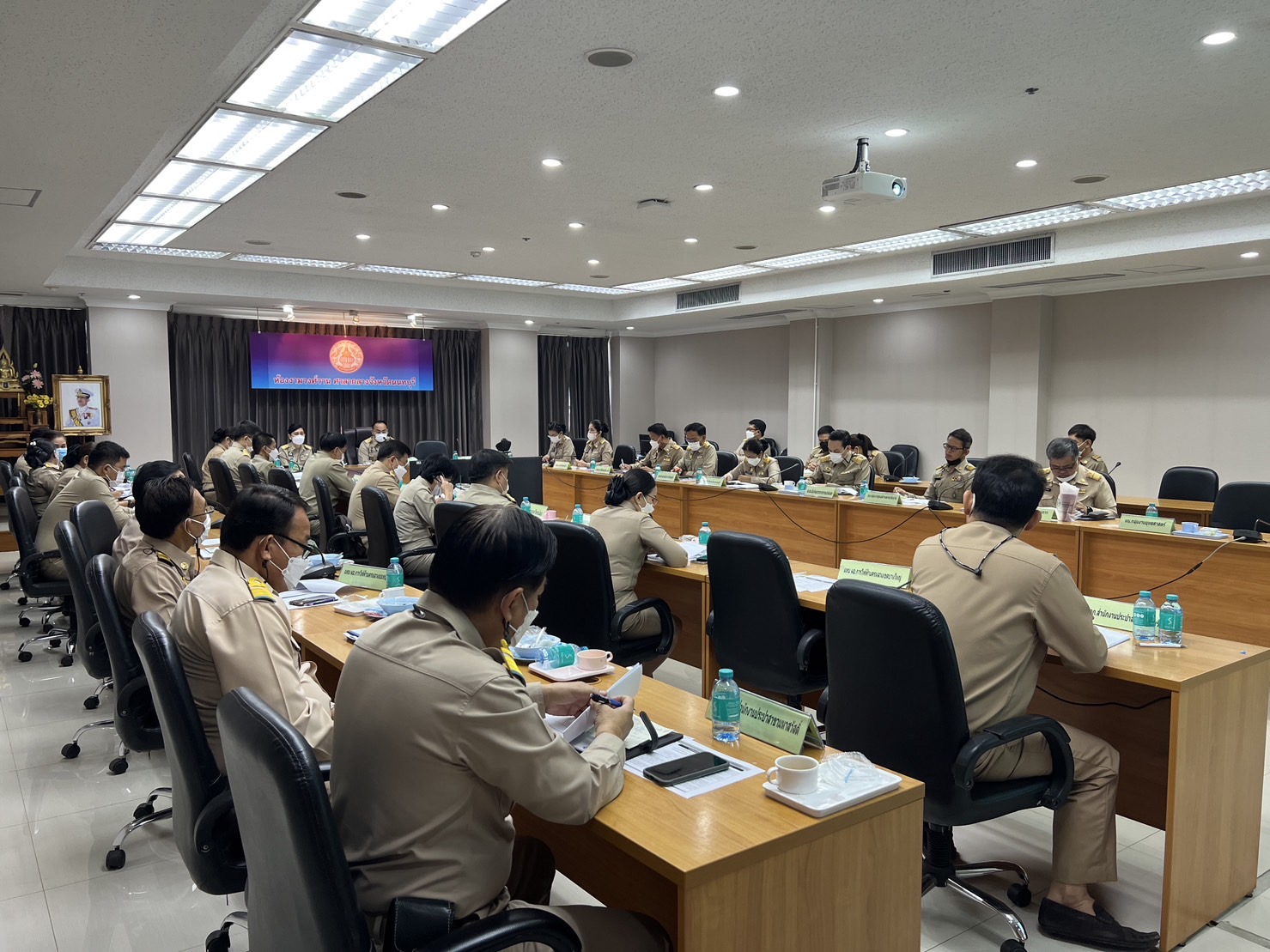 พจ.นนทบุรี นำเสนอผลการดำเนินงานศูนย์อำนวยการการขจัดความยากจนฯ (ศจพ.จ.) นนทบุรี ในที่ประชุมนายอำเภอ หัวหน้าส่วนราชการ และหน่วยงานรัฐวิสาหกิจกระทรวงมหาดไทย และหน่วยงานด้านความมั่นคง ประจำเดือน มิถุนายน 2566