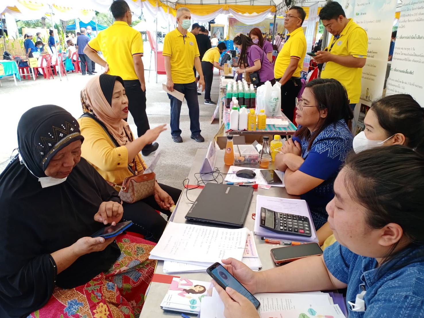 พช.นนทบุรี จัดบูธคลินิกแก้ไขหนี้ตามโครงการไกล่เกลี่ยและลดความเดือดร้อนให้แก่ลูกหนี้กองทุนพัฒนาบทบาทสตรี พ.ศ. 2566