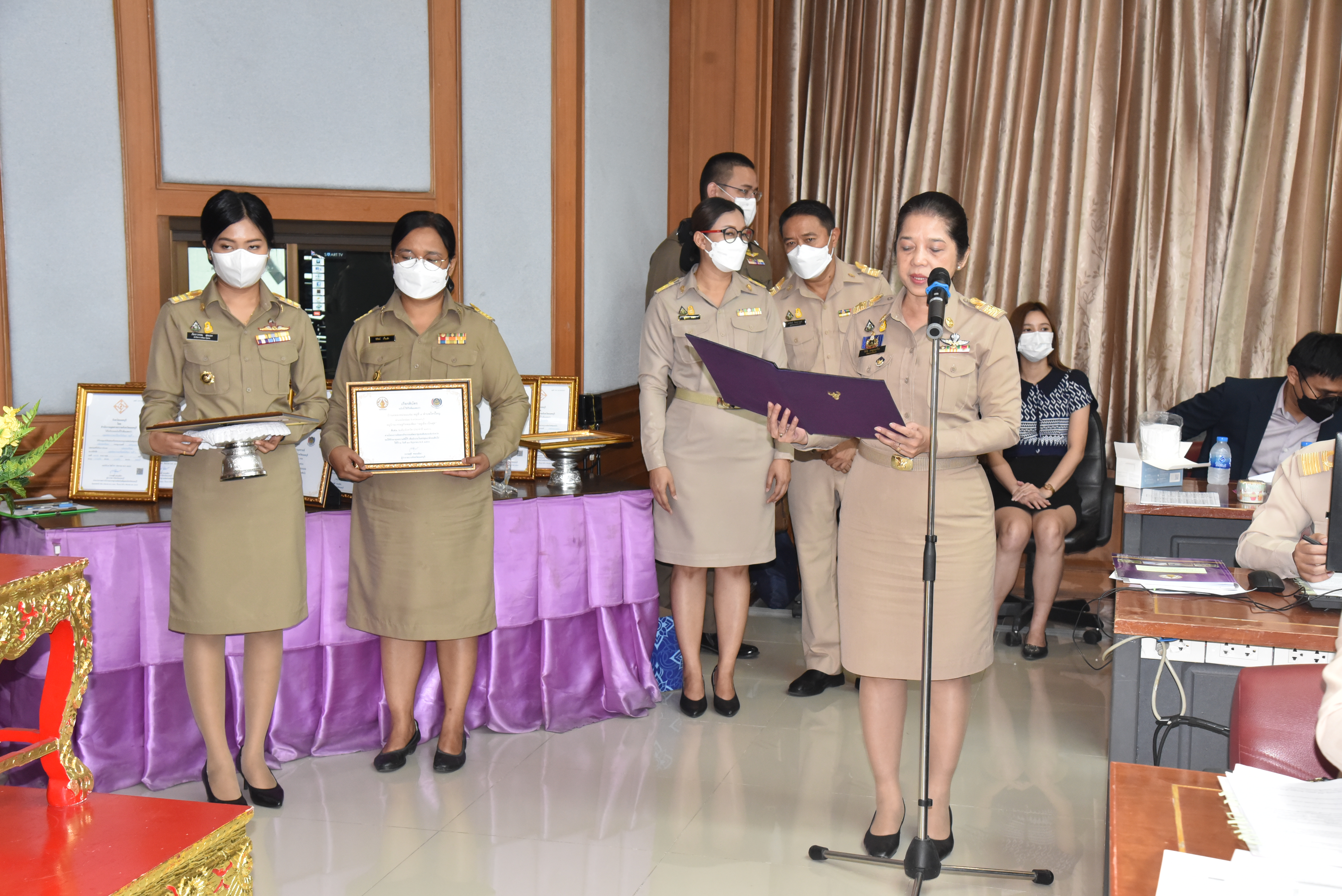 จังหวัดนนทบุรี มอบรางวัลกิจกรรมพัฒนาชุมชนดีเด่น จังหวัดนนทบุรี และรางวัลคนกองทุนพัฒนาบทบาทสตรีดีเด่นระดับจังหวัด ประจำปี 2566
