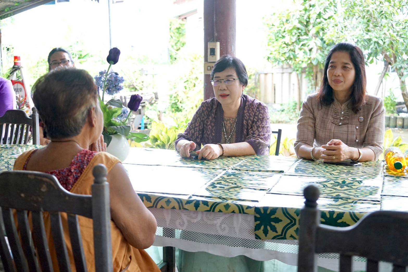 ผู้ตรวจกรมการพัฒนาชุมชน ตรวจเยี่ยมการปฏิบัติราชการของสำนักงานพัฒนาชุมชนจังหวัดนนทบุรี