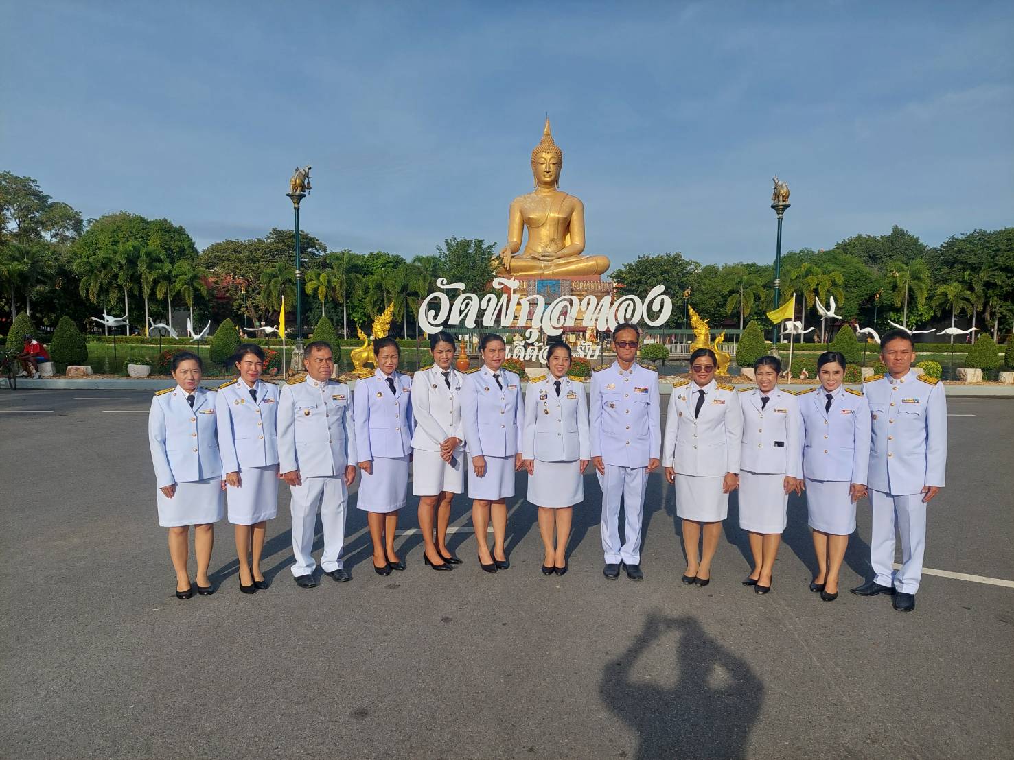 พช.นนท์ ร่วมพิธี พระราชทานผ้าพระกฐิน ประจำปี พ.ศ. 2566 กรมการพัฒนาชุมชน นำทอดถวาย  ณ วัดพิกุลทอง พระอารามหลวง ตำบลพิกุลทอง อำเภอท่าช้าง จังหวัดสิงห์บุรี
