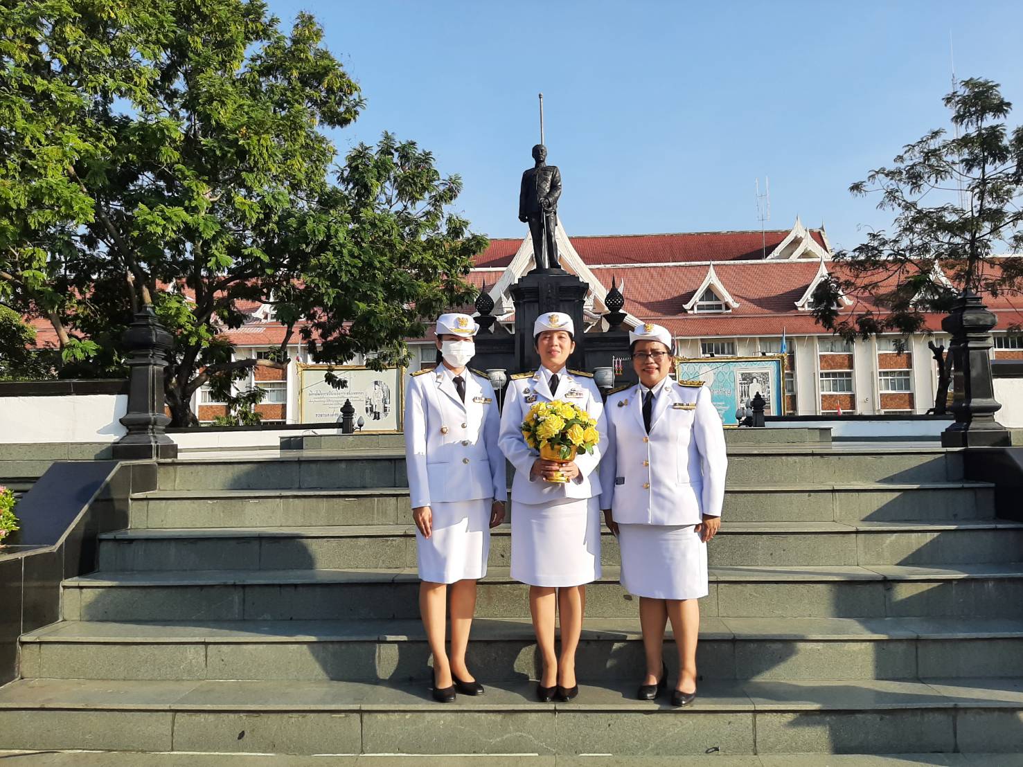 สพจ.นนทบุรี ร่วมพิธีน้อมรำลึกในพระมหากรุณาธิคุณ เนื่องในวันคล้ายวันพระบรมราชสมภพ พระบาทสมเด็จพระบรมชนกาธิเบศร มหาภูมิพลอดุลยเดชมหาราช บรมนาถบพิตร วันชาติ และวันพ่อแห่งชาติ 5 ธันวาคม 2566