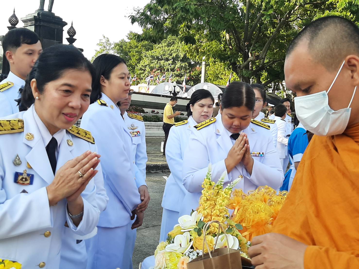 สพจ.นนทบุรี ร่วมพิธีน้อมรำลึกในพระมหากรุณาธิคุณ เนื่องในวันคล้ายวันพระบรมราชสมภพ พระบาทสมเด็จพระบรมชนกาธิเบศร มหาภูมิพลอดุลยเดชมหาราช บรมนาถบพิตร วันชาติ และวันพ่อแห่งชาติ 5 ธันวาคม 2566