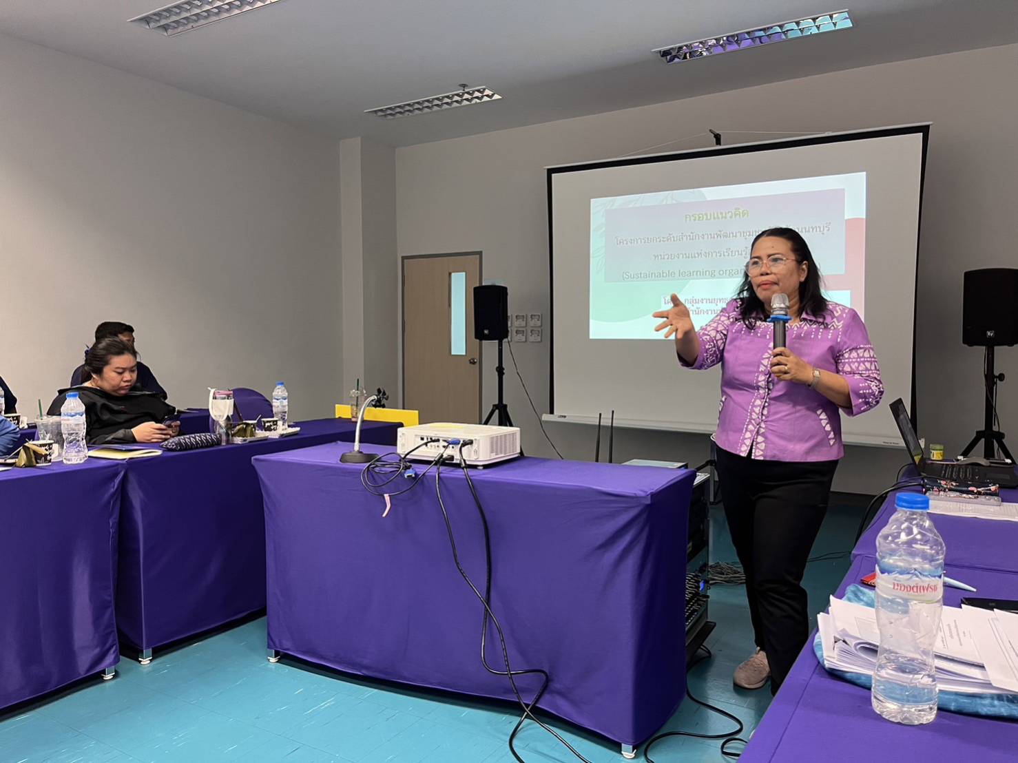 พช.นนทบุรี จัดประชุมเชิงปฏิบัติการเจ้าหน้าที่สำนักงานพัฒนาชุมชนจังหวัดนนทบุรี เพื่อขับเคลื่อนงานพัฒนาชุมชน ประจำปีงบประมาณ พ.ศ. ๒๕๖๗