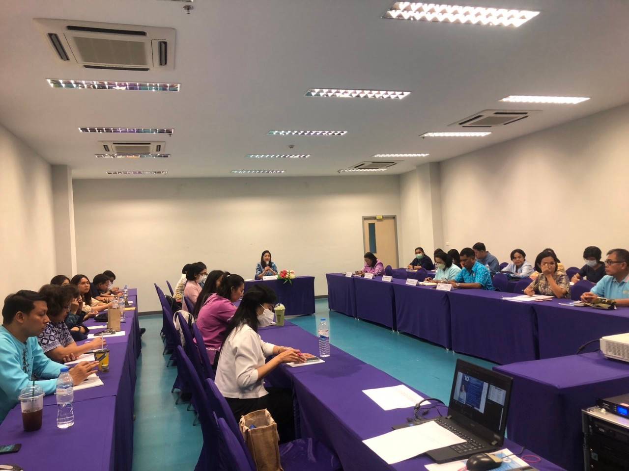 พช.นนทบุรี จัดประชุมเชิงปฏิบัติการเจ้าหน้าที่สำนักงานพัฒนาชุมชนจังหวัดนนทบุรี เพื่อขับเคลื่อนงานพัฒนาชุมชน ประจำปีงบประมาณ พ.ศ. ๒๕๖๗