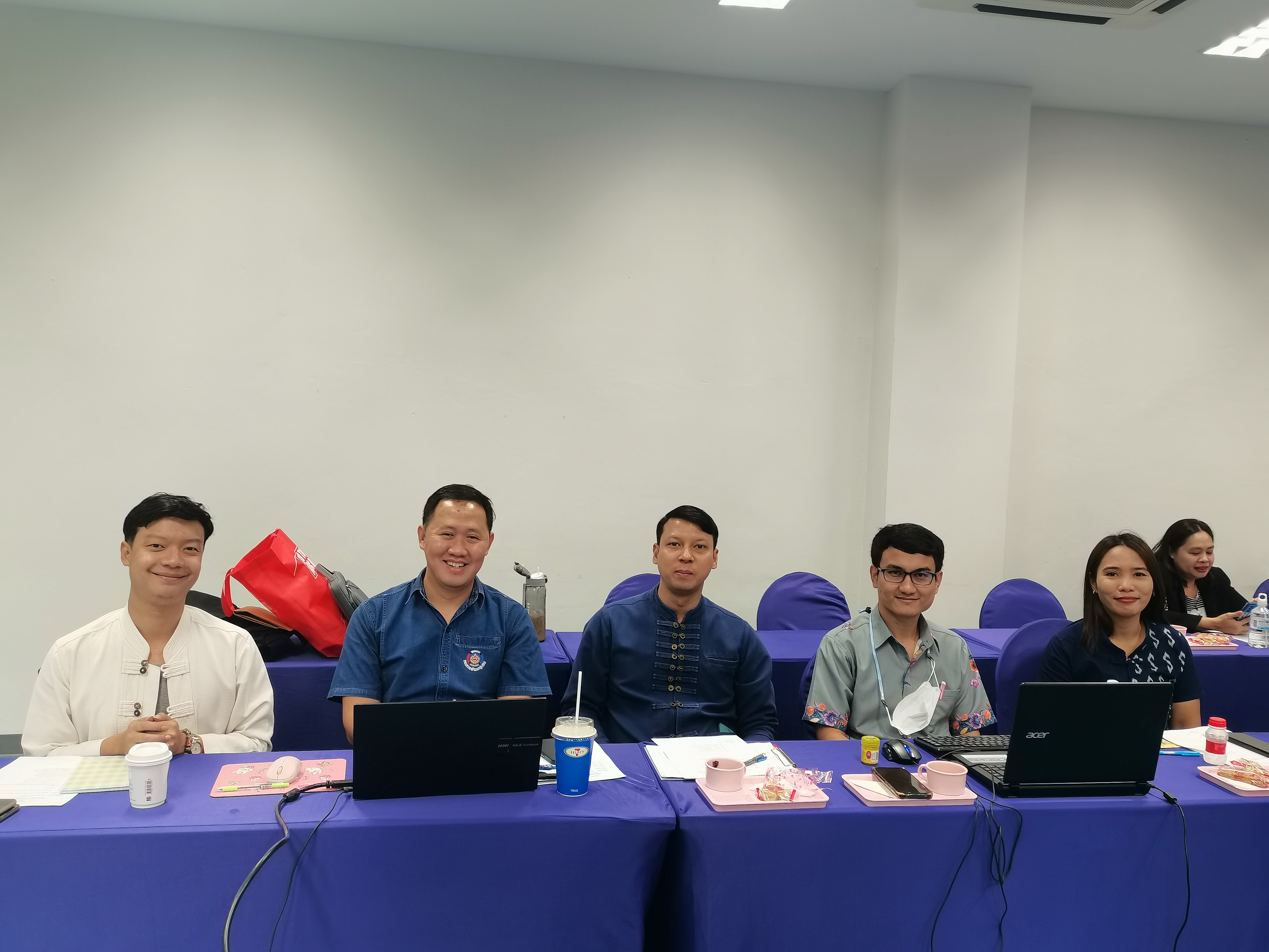 สพจ.นนทบุรี ร่วมประชุมคณะกรรมการเครือข่ายกลุ่มอาชีพและผู้ผลิต ผู้ประกอบการหนึ่งตำบล หนึ่งผลิตภัณฑ์ (OTOP) จังหวัดนนทบุรี