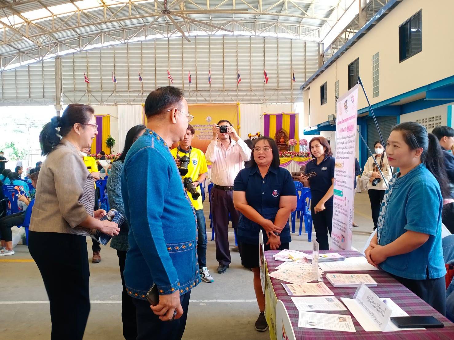 พช. นนทบุรี จัดคลินิกเคลื่อนที่กองทุนพัฒนาบทบาทสตรี