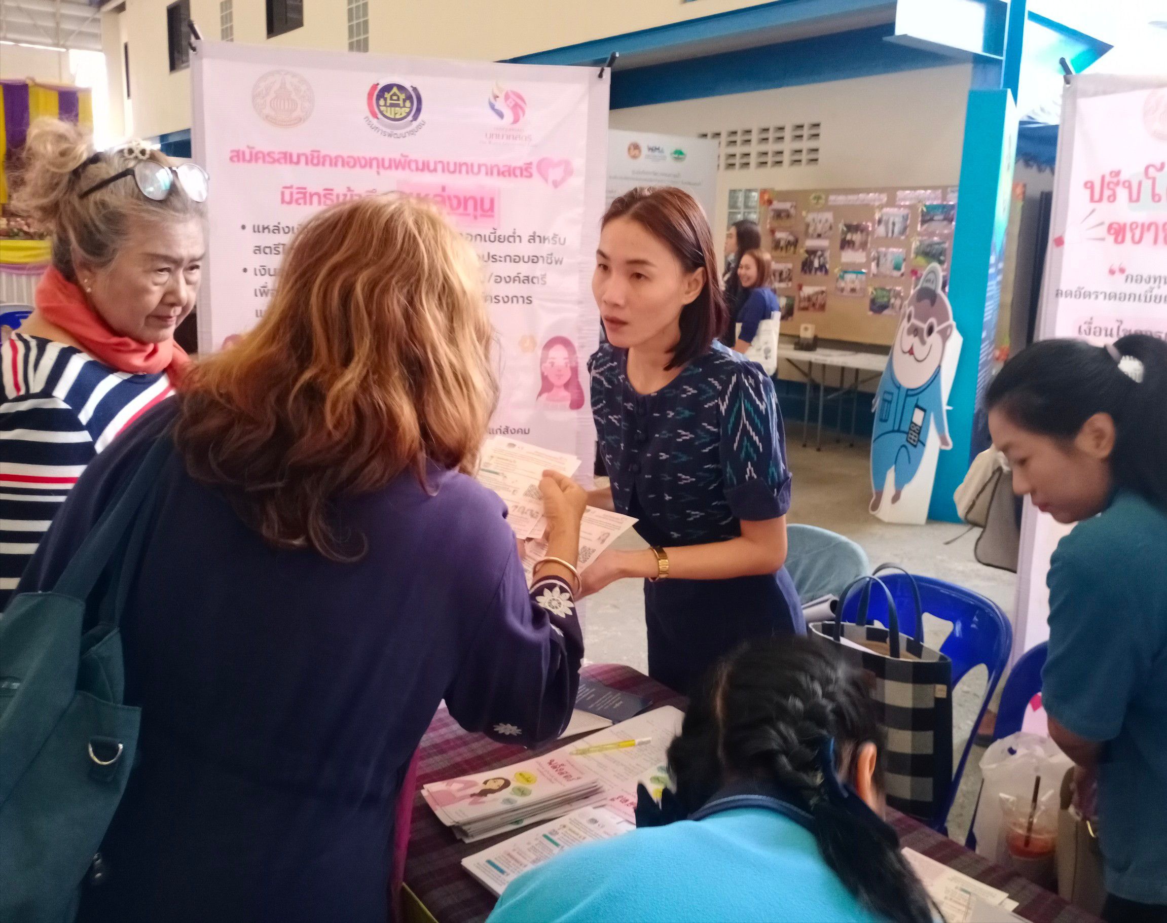 พช. นนทบุรี จัดคลินิกเคลื่อนที่กองทุนพัฒนาบทบาทสตรี