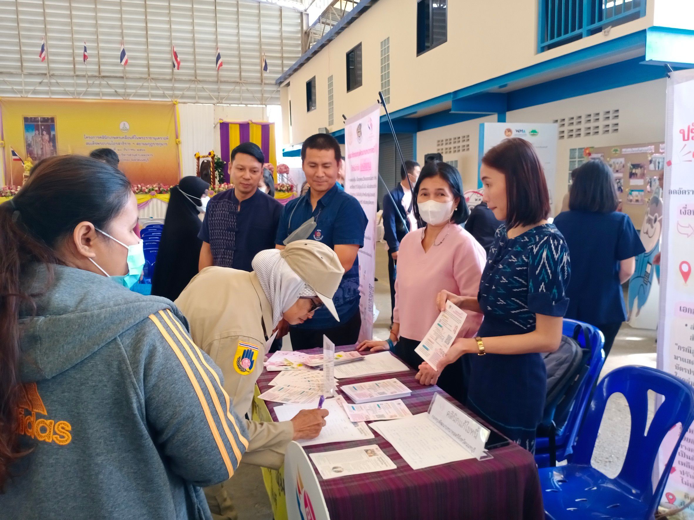 พช. นนทบุรี จัดคลินิกเคลื่อนที่กองทุนพัฒนาบทบาทสตรี