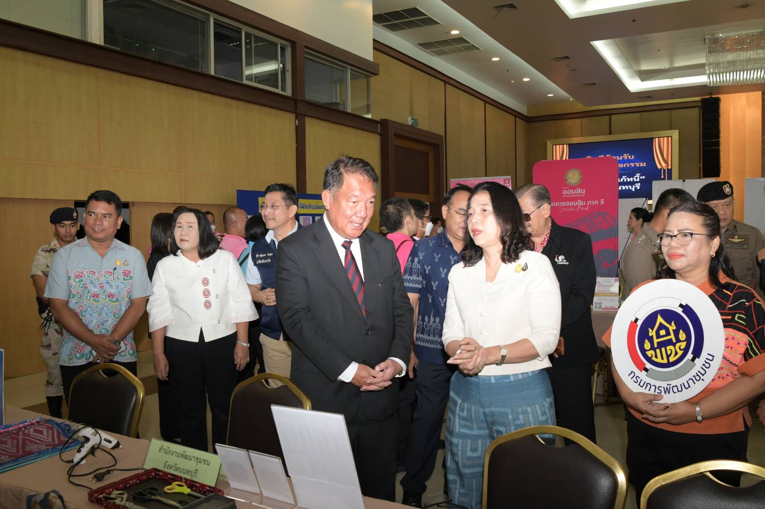 พช.นนทบุรี ร่วม Kick off “ตลาดนัดแก้หนี้” จังหวัดนนทบุรี