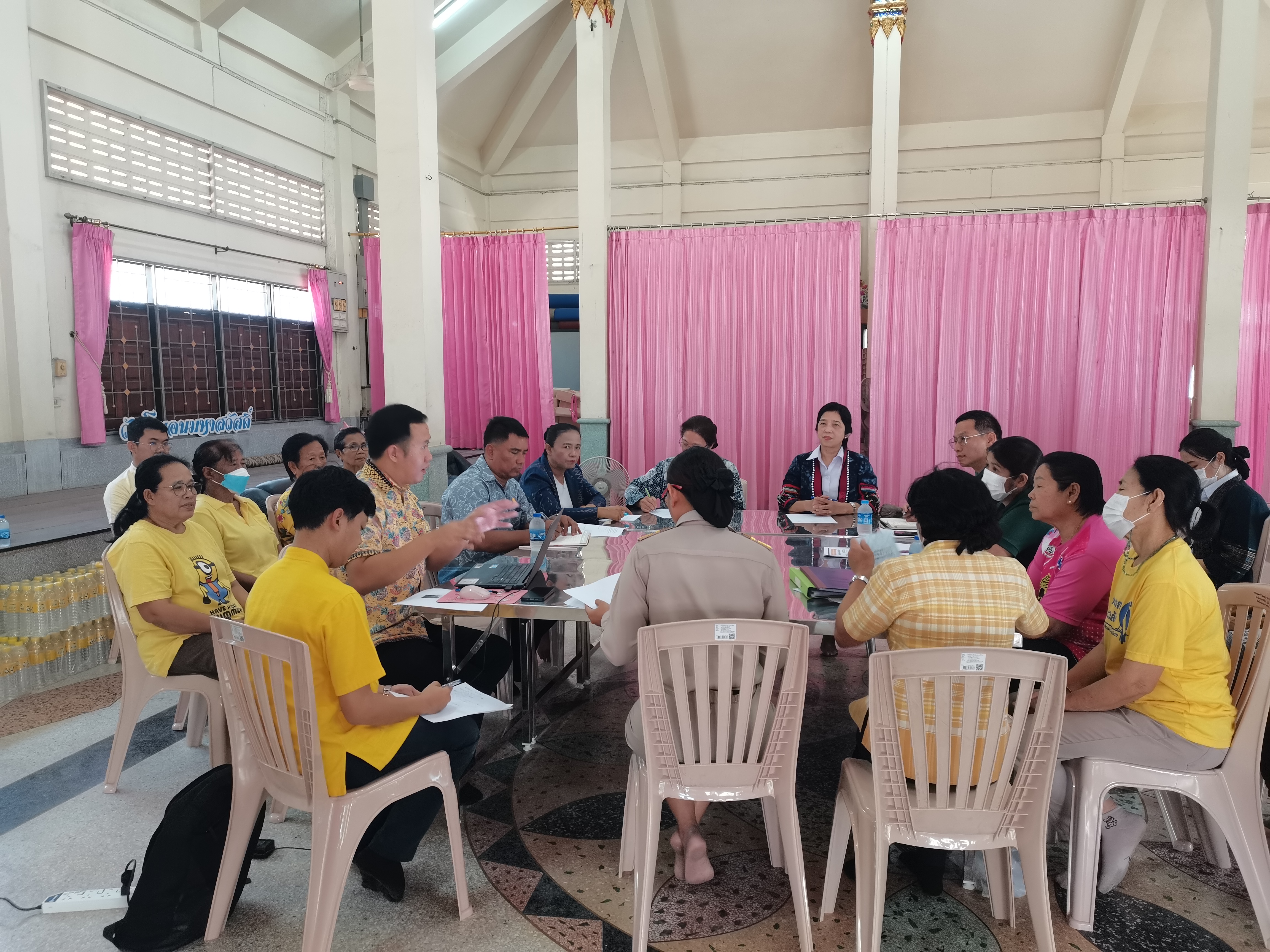 นนทบุรี หารือเตรียมความพร้อมยกระดับศูนย์ทอผ้าจังหวัดนนทบุรี วัดโคนอนมหาสวัสดิ์ อำเภอบางกรวย จังหวัดนนทบุรี