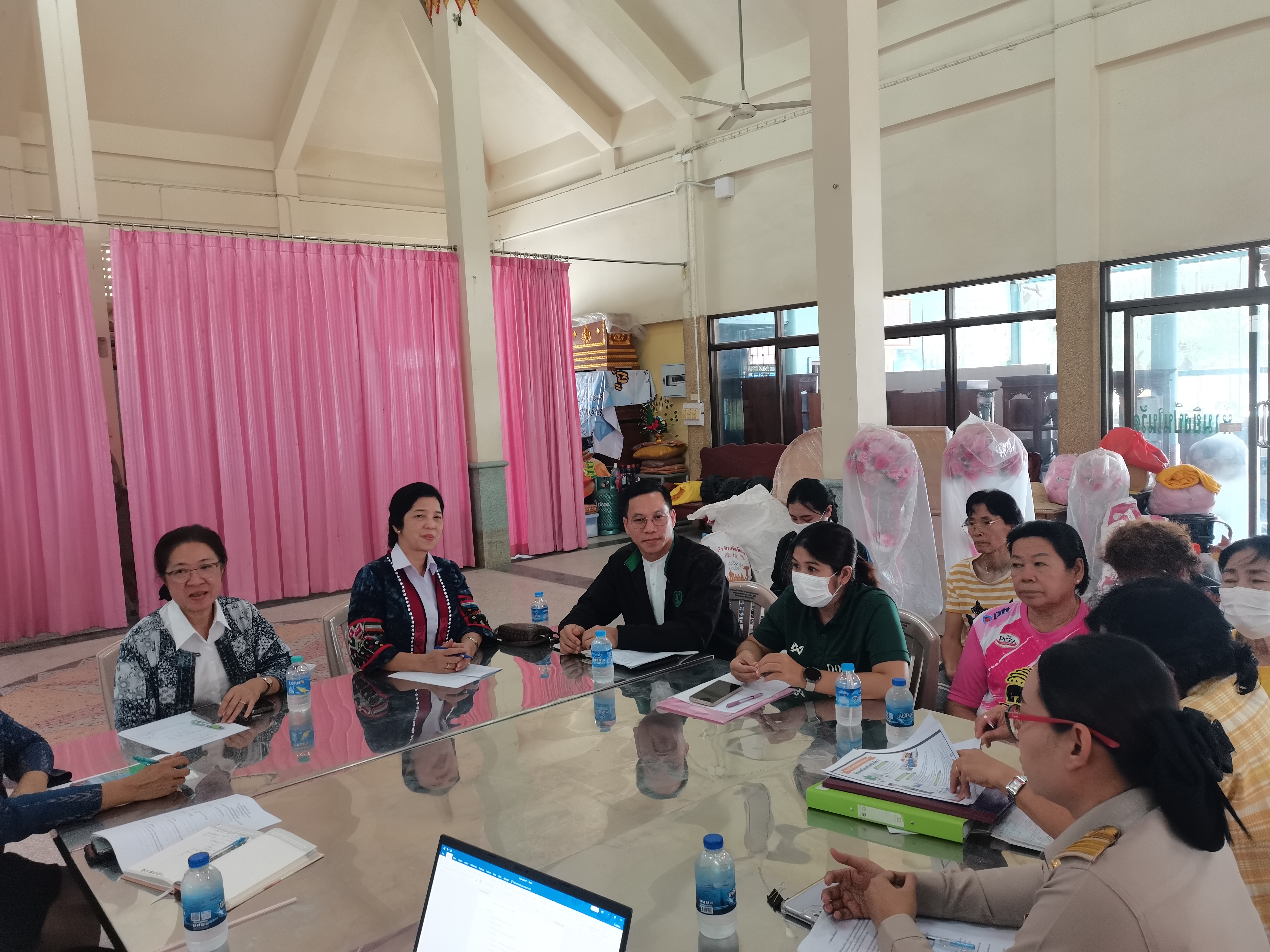 นนทบุรี หารือเตรียมความพร้อมยกระดับศูนย์ทอผ้าจังหวัดนนทบุรี วัดโคนอนมหาสวัสดิ์ อำเภอบางกรวย จังหวัดนนทบุรี