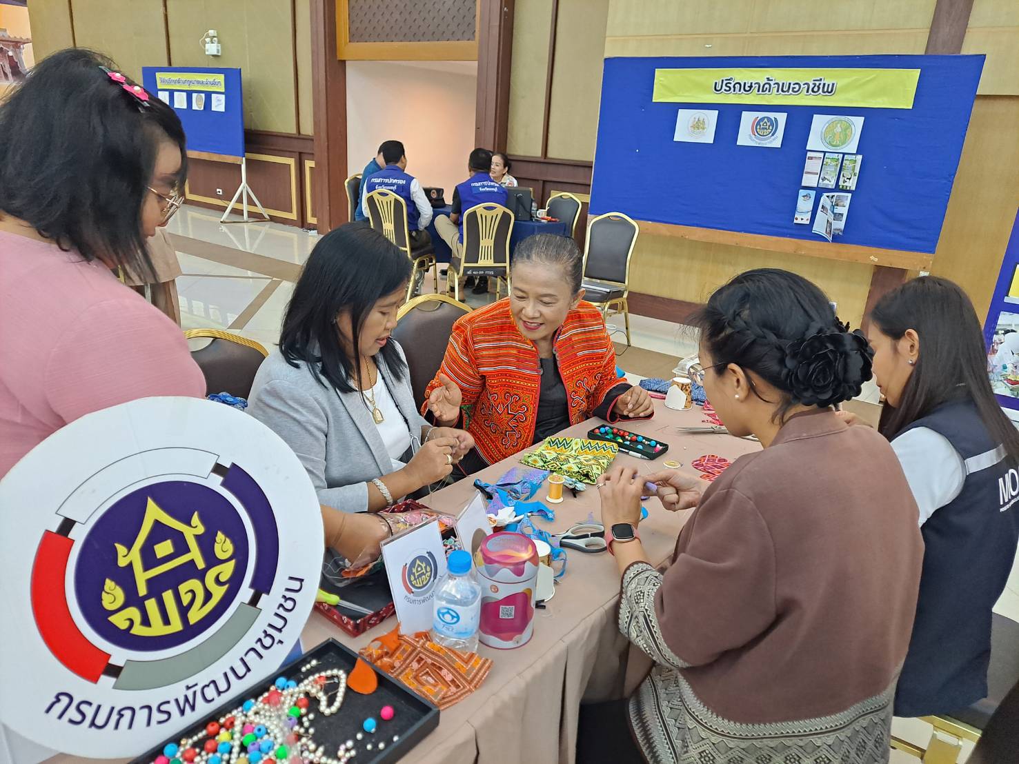 พช.นนทบุรี ร่วม Kick off “ตลาดนัดแก้หนี้” จังหวัดนนทบุรี