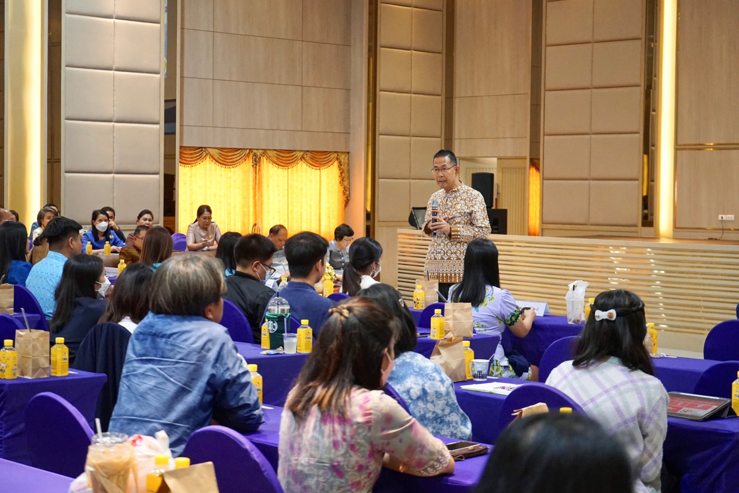 พช.นนท์ เปิดบ้านต้อนรับ ประชุมเขตตรวจภาคกลาง ปลื้ม! อธิบดี พช. มอบนโยบายและสร้างขวัญกำลังใจ