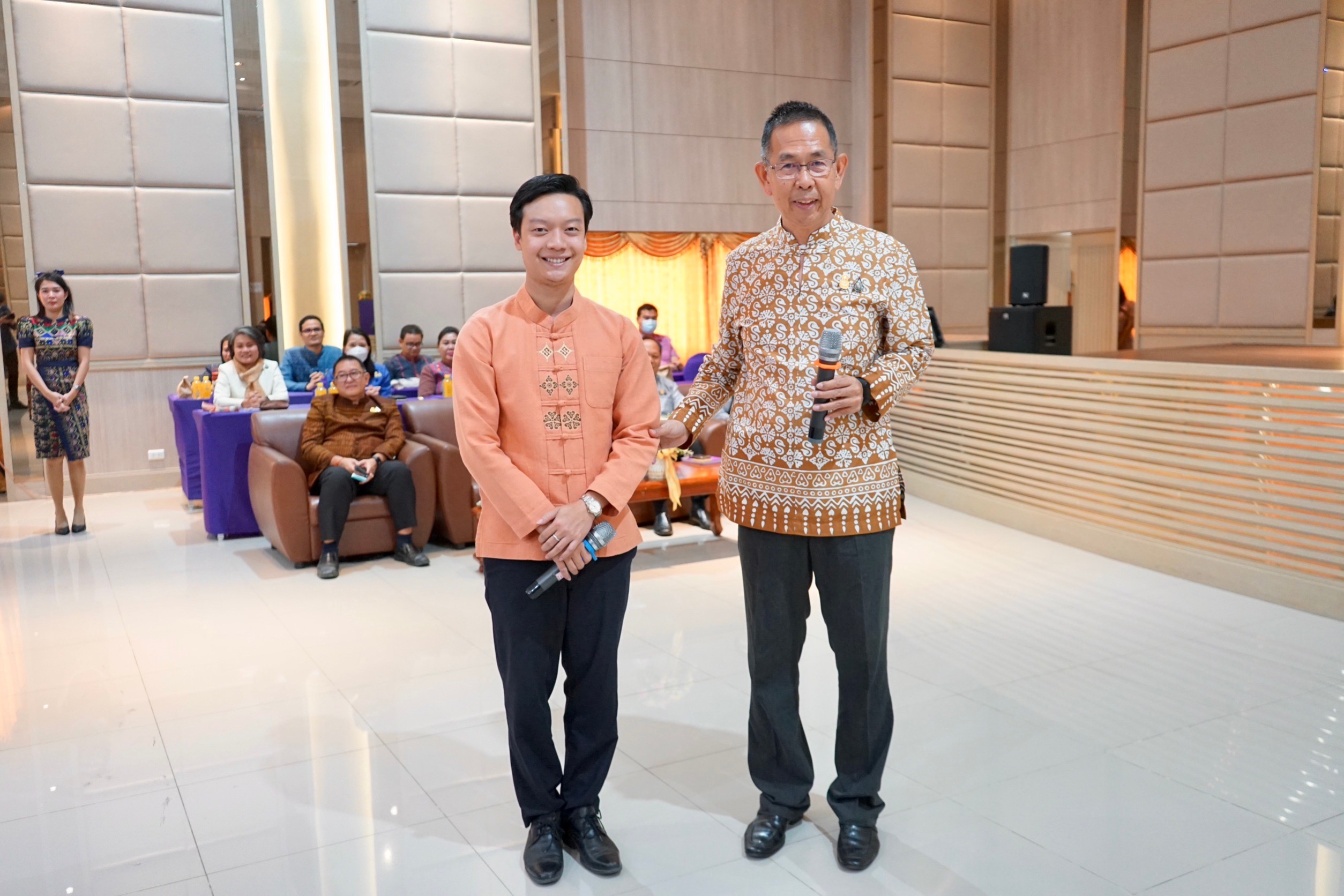 พช.นนท์ เปิดบ้านต้อนรับ ประชุมเขตตรวจภาคกลาง ปลื้ม! อธิบดี พช. มอบนโยบายและสร้างขวัญกำลังใจ