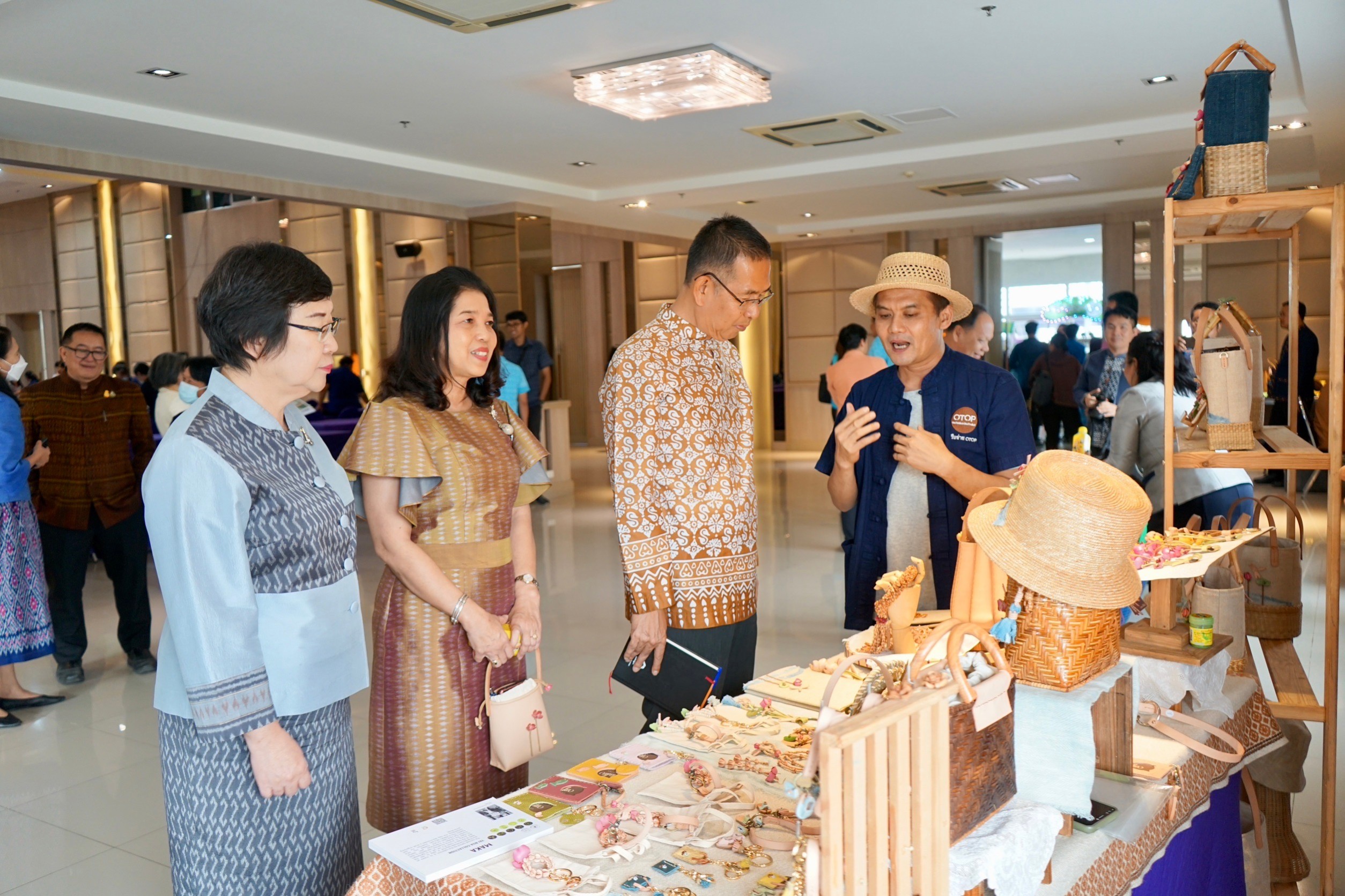 พช.นนท์ เปิดบ้านต้อนรับ ประชุมเขตตรวจภาคกลาง ปลื้ม! อธิบดี พช. มอบนโยบายและสร้างขวัญกำลังใจ