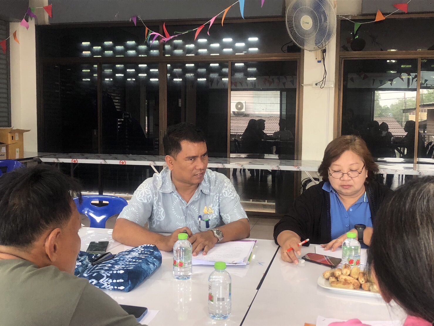 ลงพื้นที่ติดตามการดำเนินงานคณะกรรมการโครงการแก้ไขปัญหาความยากจน (กข.คจ) อำเภอบางกรวย