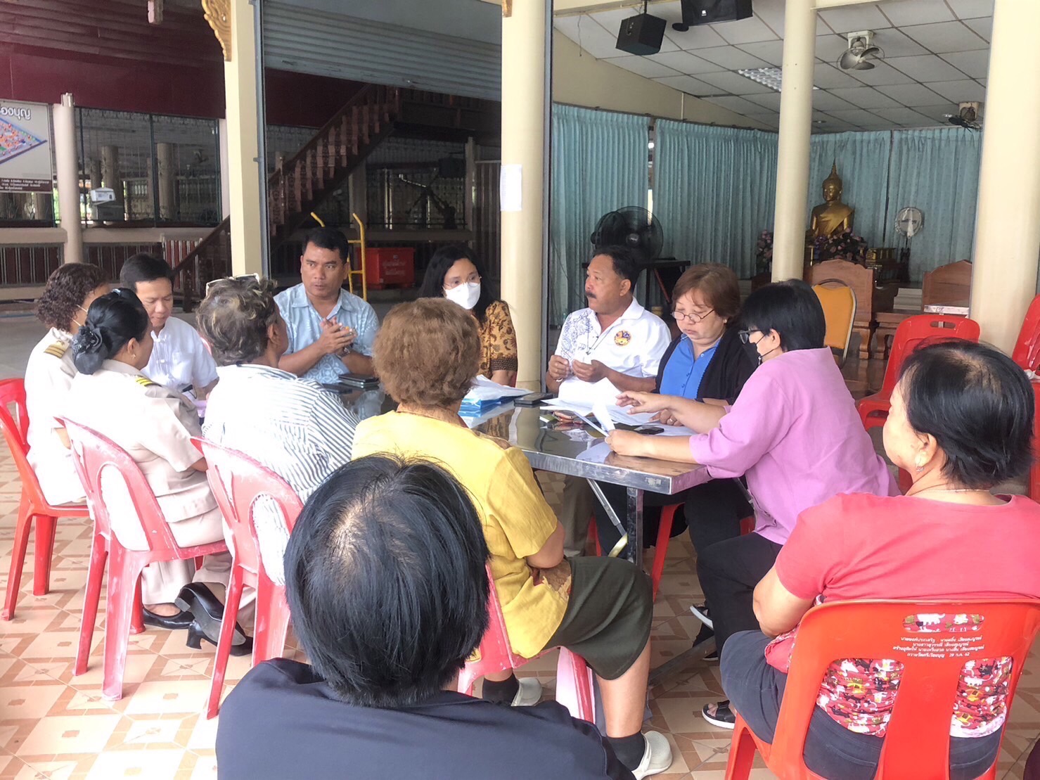 ลงพื้นที่ติดตามการดำเนินงานคณะกรรมการโครงการแก้ไขปัญหาความยากจน (กข.คจ) อำเภอบางกรวย