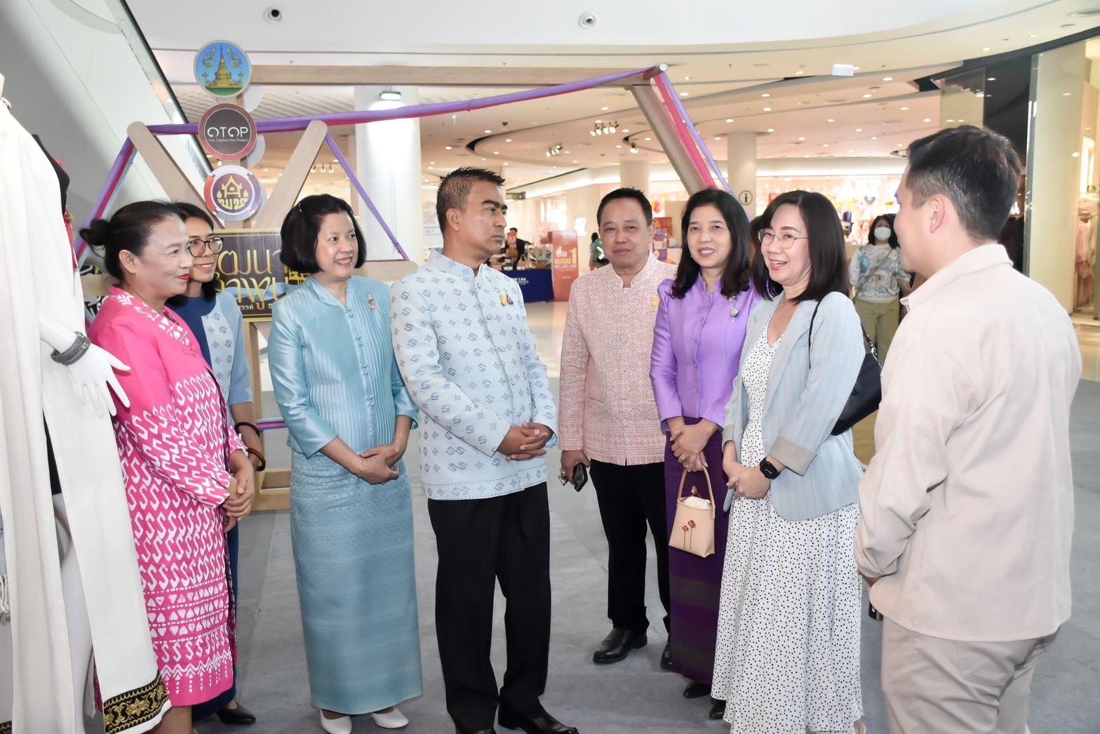 พช.นนทบุรี ร่วมพิธีเปิด “งานพัฒนาผ้าลำพูนสู่เศรษฐกิจสร้างสรรค์ สืบสานภูมิปัญญา พัฒนาผ้าไทยสู่สากล”