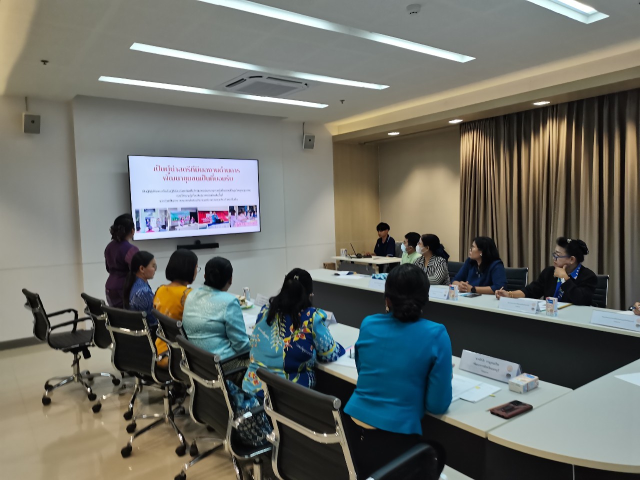 การประชุมพิจารณาคัดเลือกสตรีดีเด่นด้านการพัฒนาชุมชนจังหวัดนนทบุรี ประจำปี 2567