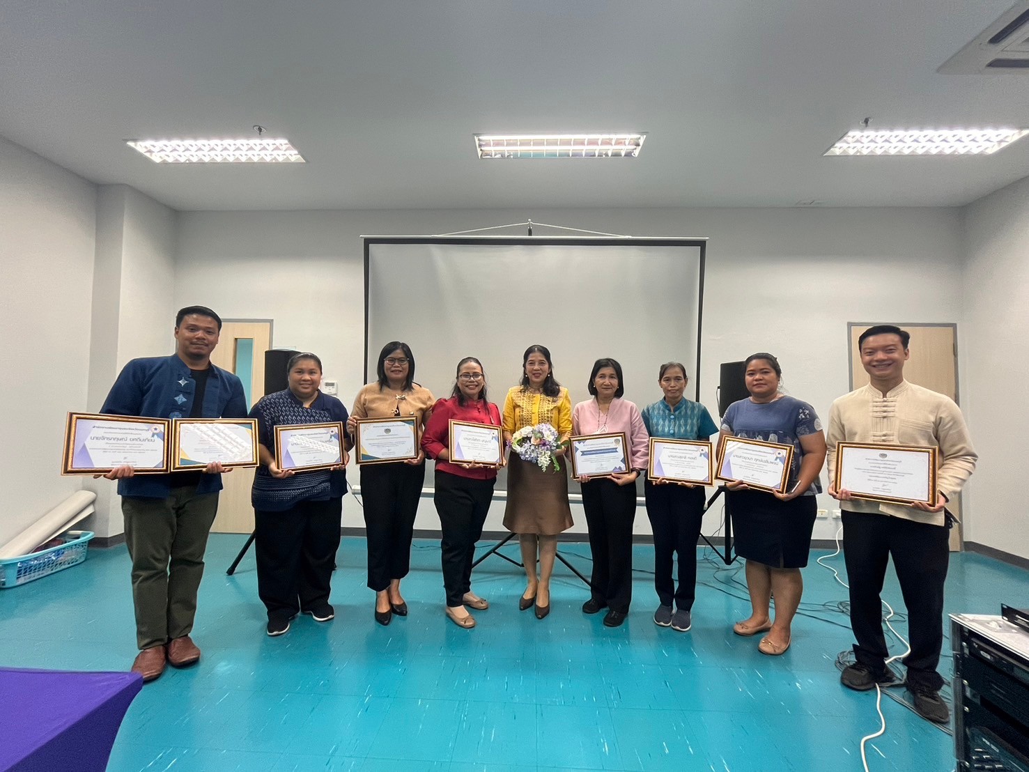 พช.นนท์ ร่วมใจเชิดชูเกียรติบุคคลและหน่วยงานตามโครงการพัฒนาชุมชนใสสะอาด สำนักงานพัฒนาชุมชนจังหวัดนนทบุรี ประจำปีงบประมาณ พ.ศ. 2567