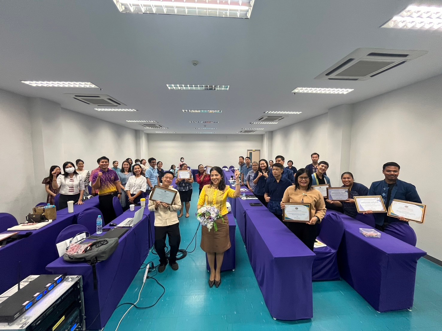 พช.นนท์ ร่วมใจเชิดชูเกียรติบุคคลและหน่วยงานตามโครงการพัฒนาชุมชนใสสะอาด สำนักงานพัฒนาชุมชนจังหวัดนนทบุรี ประจำปีงบประมาณ พ.ศ. 2567