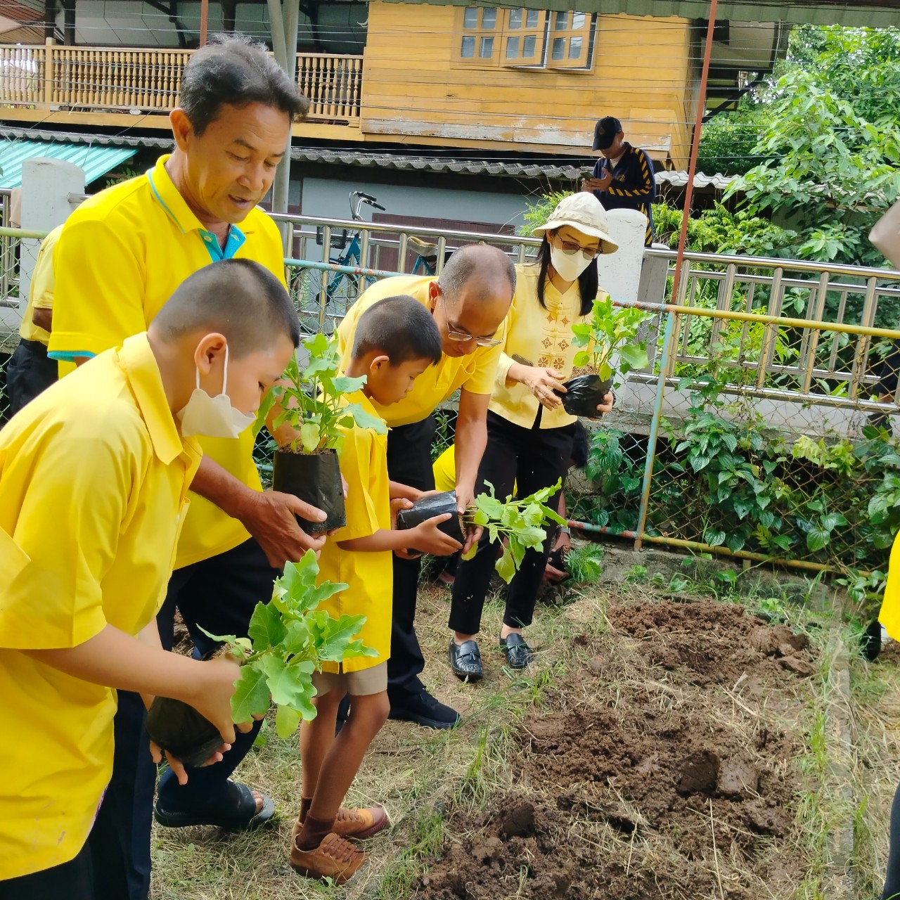พช.ปากเกร็ด ผนึกกำลังผู้นำชุมชนเสริมสร้างทักษะเยาวชนไทยสร้างอาหารเป็น