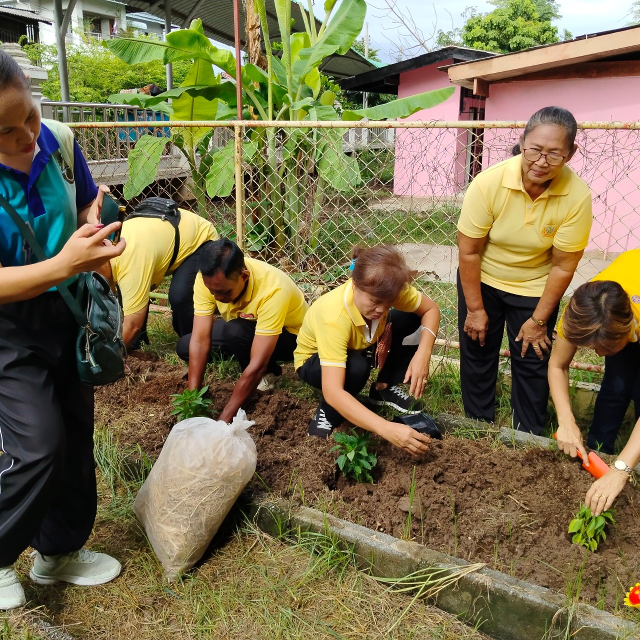 พช.ปากเกร็ด ผนึกกำลังผู้นำชุมชนเสริมสร้างทักษะเยาวชนไทยสร้างอาหารเป็น