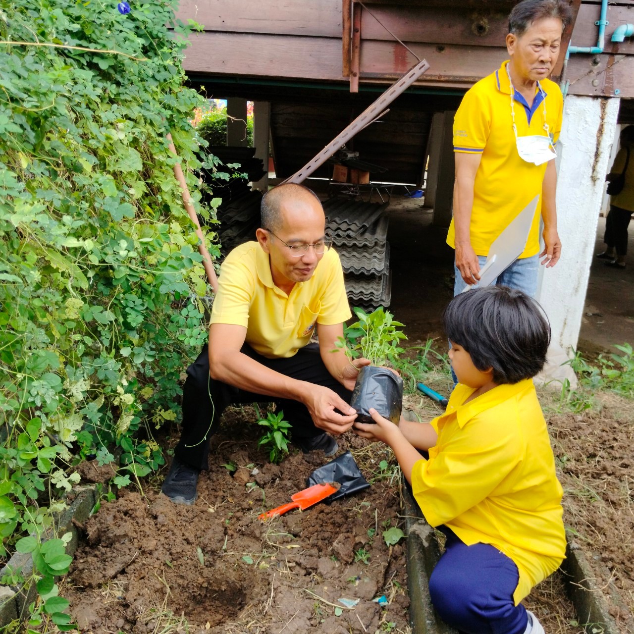 พช.ปากเกร็ด ผนึกกำลังผู้นำชุมชนเสริมสร้างทักษะเยาวชนไทยสร้างอาหารเป็น