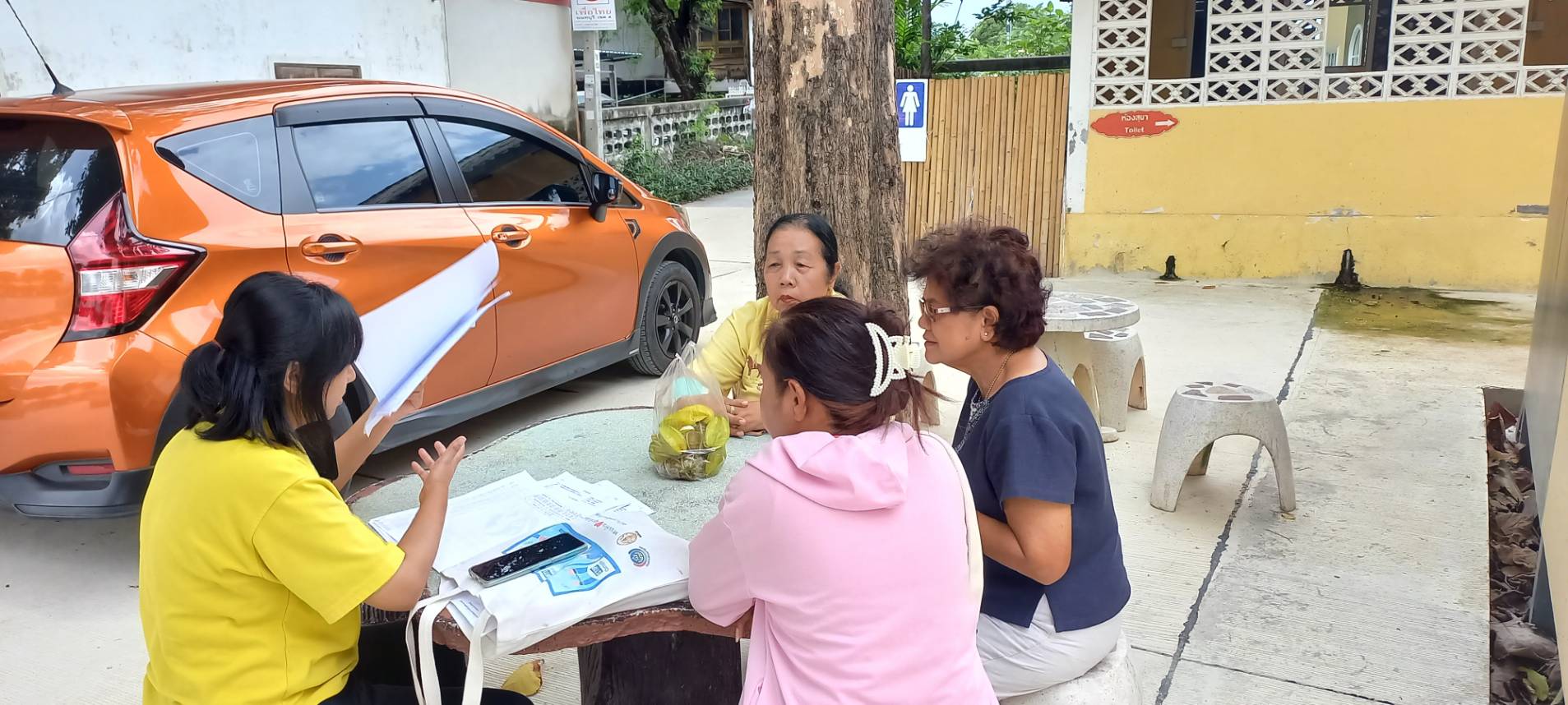 พช.ปากเกร็ด ลงพื้นที่ตรวจเยี่ยมสมาชิกกองทุนพัฒนาบทบาทสตรี
