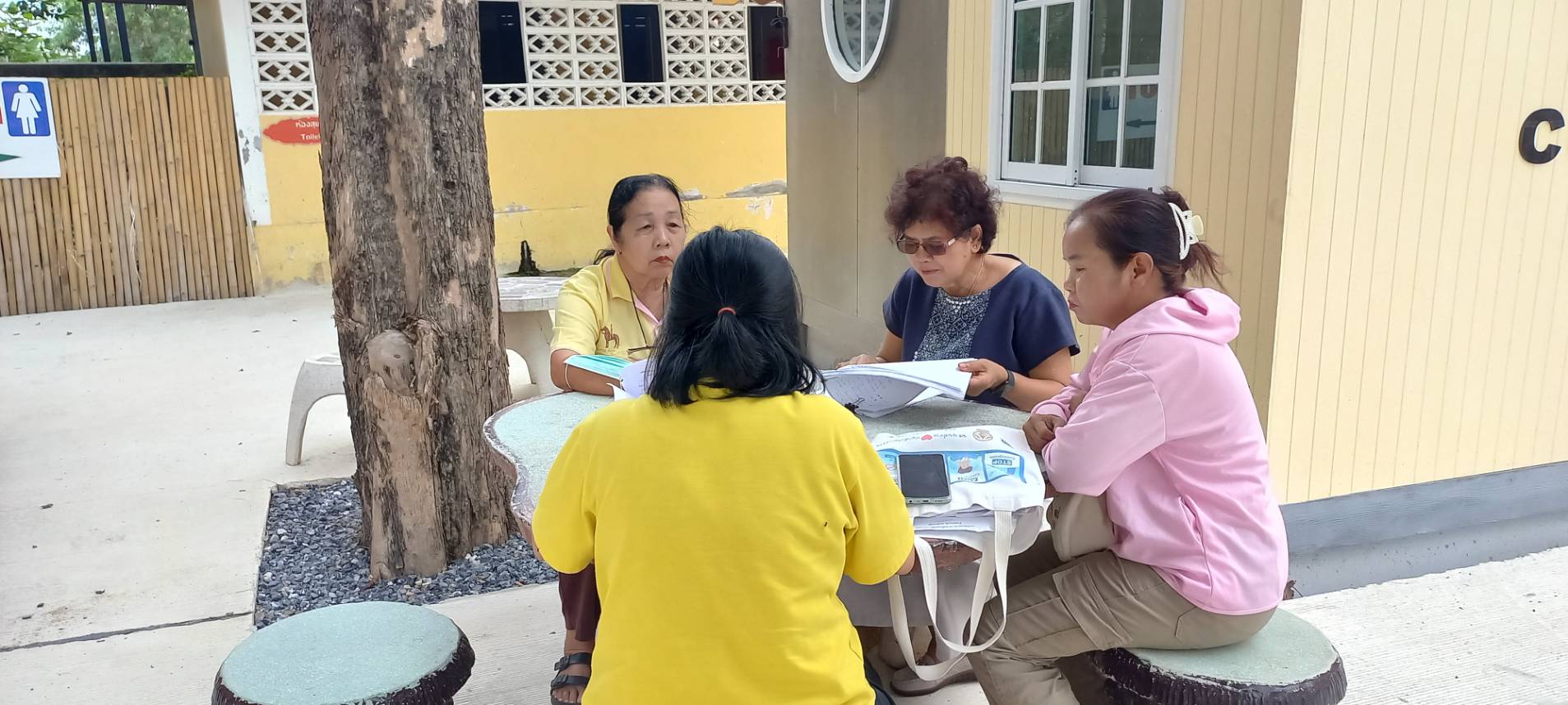 พช.ปากเกร็ด ลงพื้นที่ตรวจเยี่ยมสมาชิกกองทุนพัฒนาบทบาทสตรี