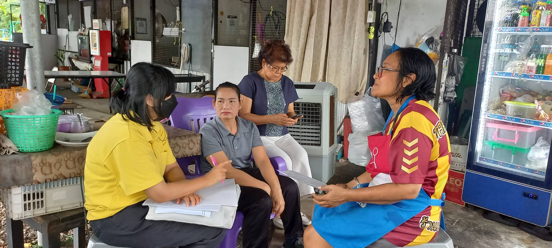 พช.ปากเกร็ด ลงพื้นที่ตรวจเยี่ยมสมาชิกกองทุนพัฒนาบทบาทสตรี