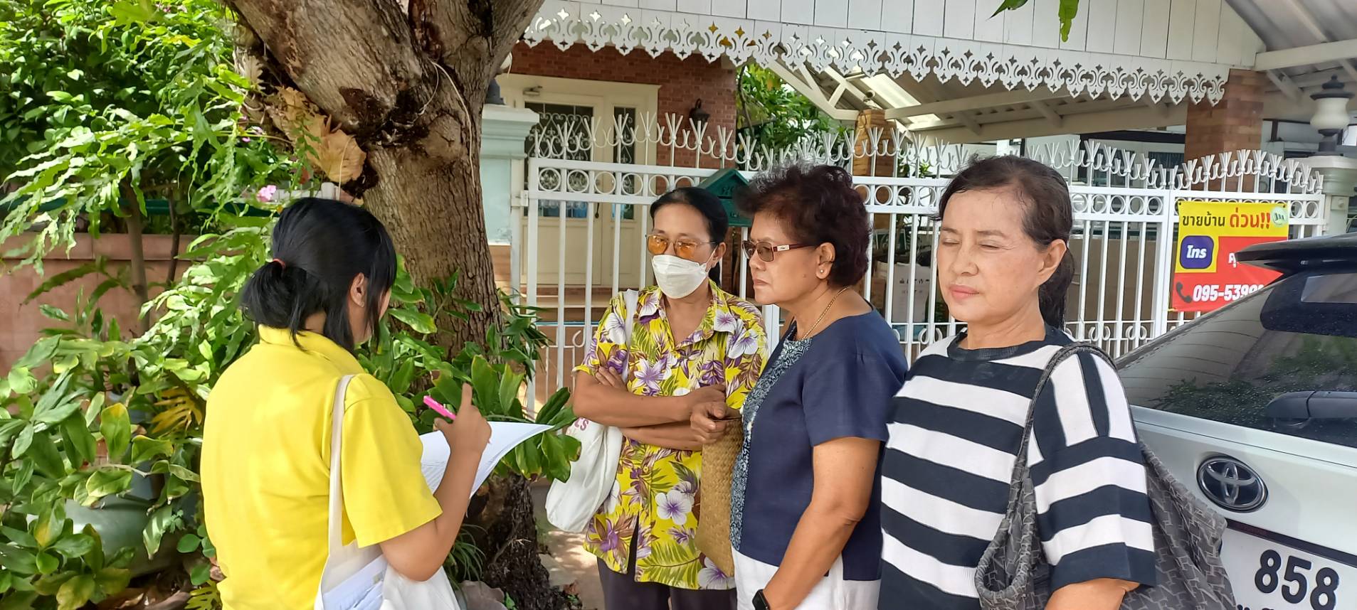 พช.ปากเกร็ด ลงพื้นที่ตรวจเยี่ยมสมาชิกกองทุนพัฒนาบทบาทสตรี